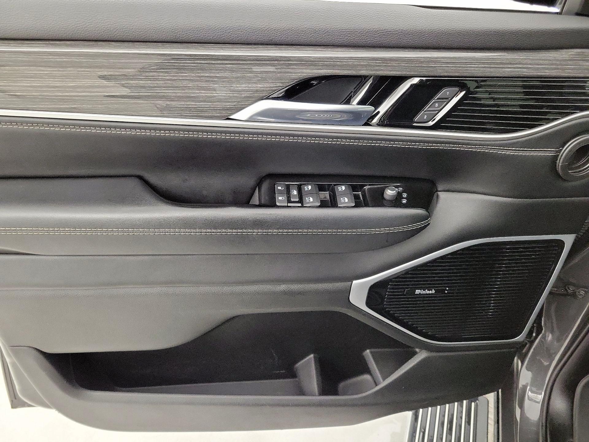 Thumbnail: 2022 Jeep Wagoneer - 12