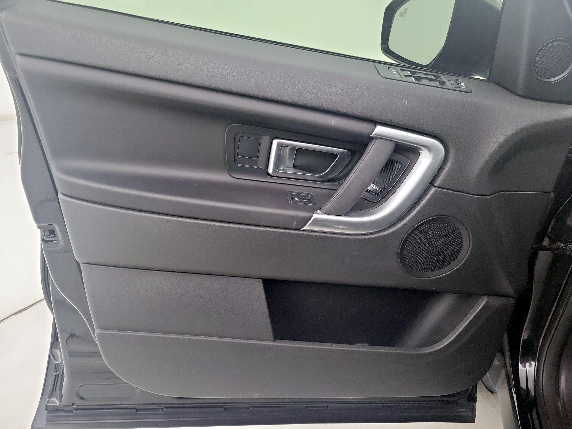 Thumbnail: 2019 Land Rover Discovery Sport - 12