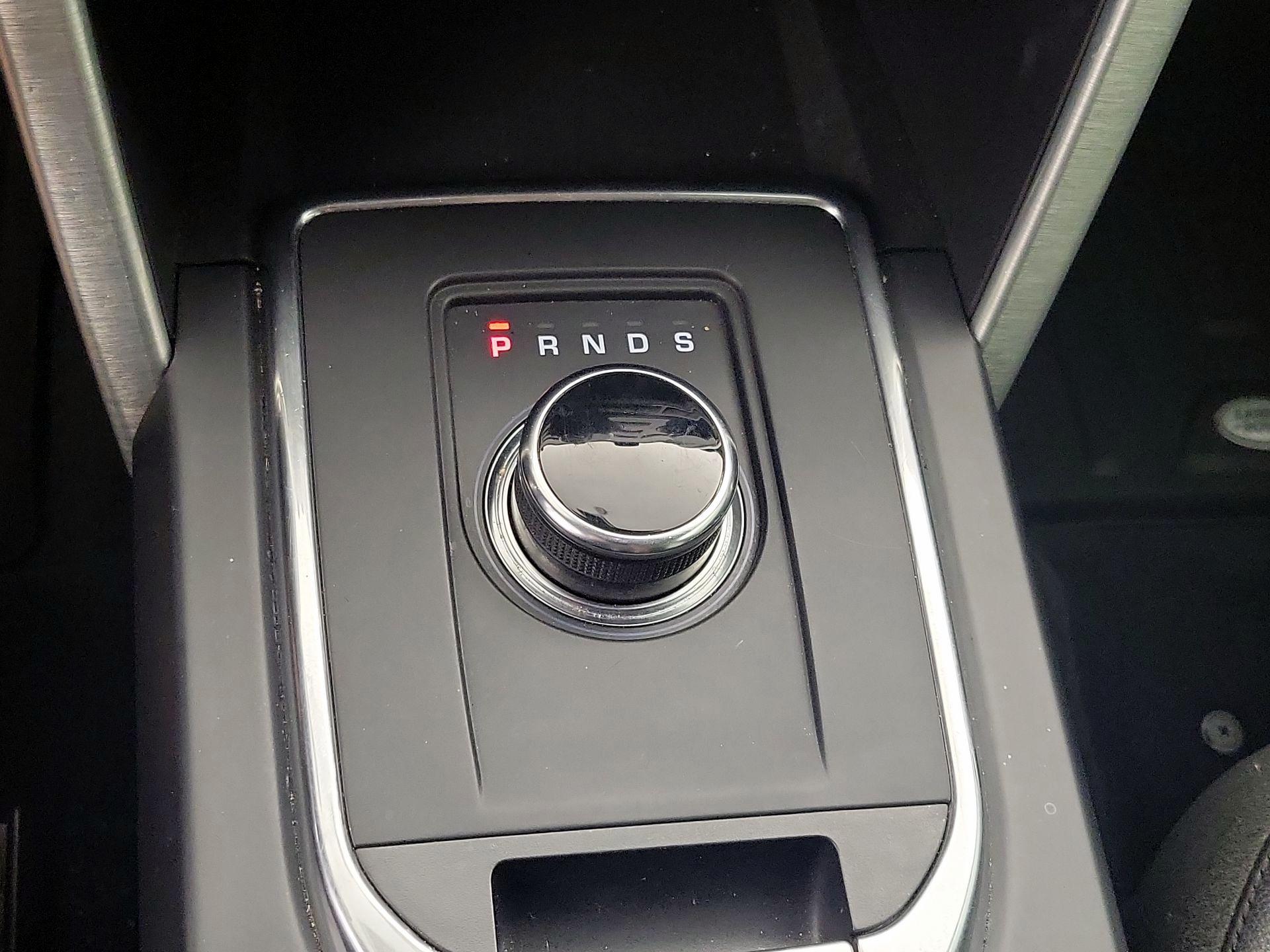 Thumbnail: 2019 Land Rover Discovery Sport - 17