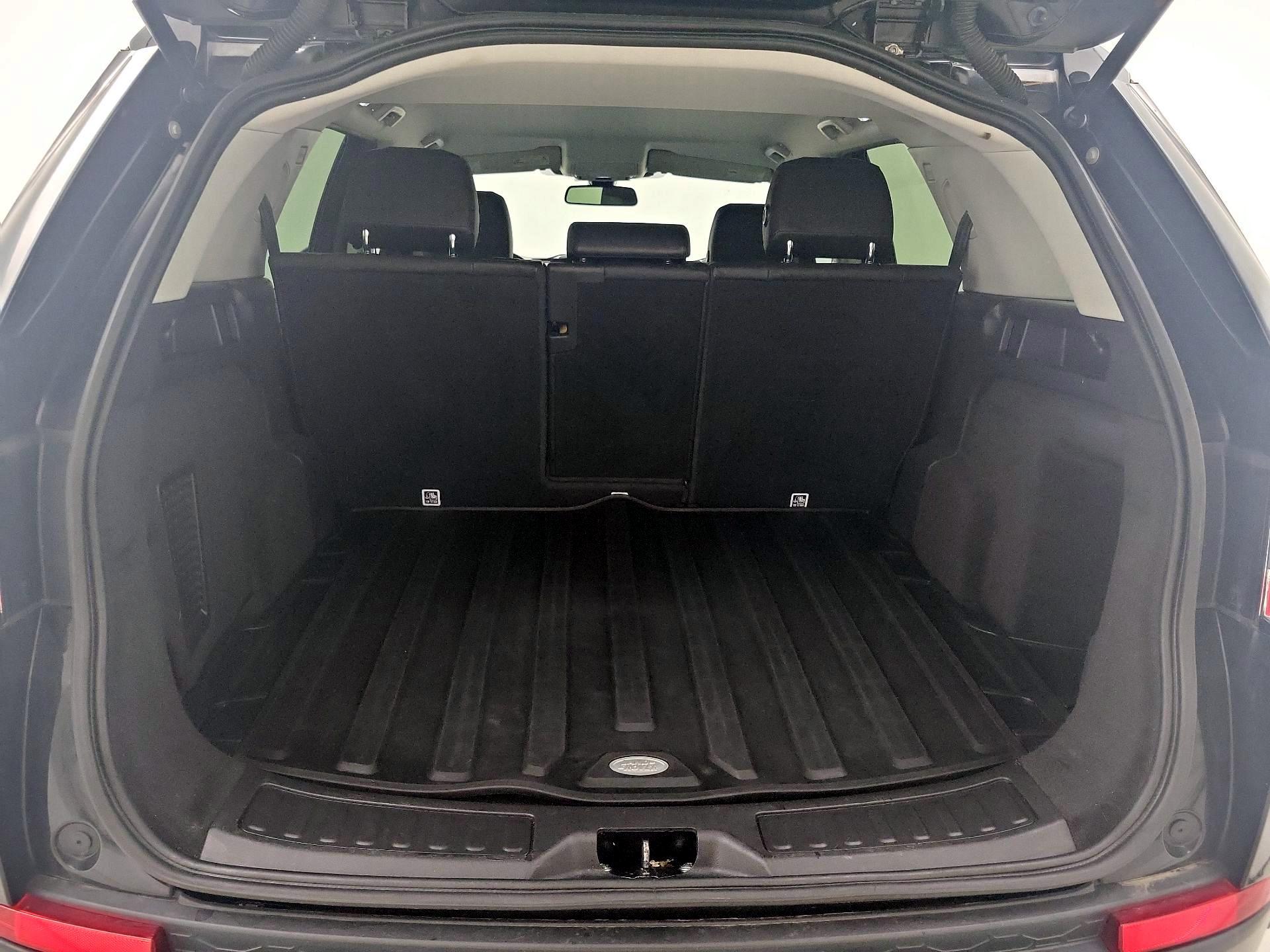 Thumbnail: 2019 Land Rover Discovery Sport - 20