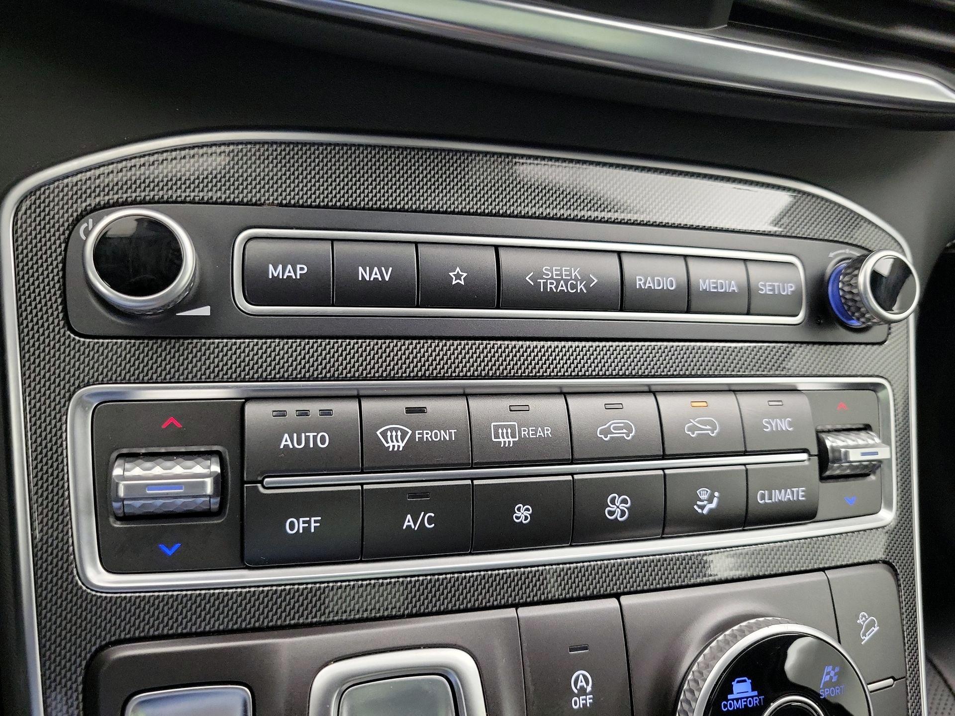 Thumbnail: 2021 Hyundai Santa Fe - 17