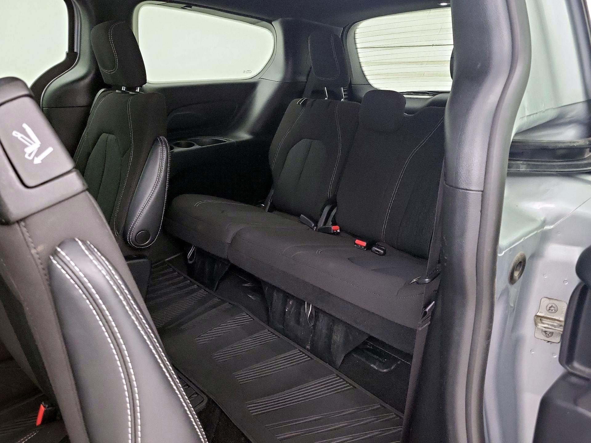 Thumbnail: 2023 Chrysler Pacifica - 18