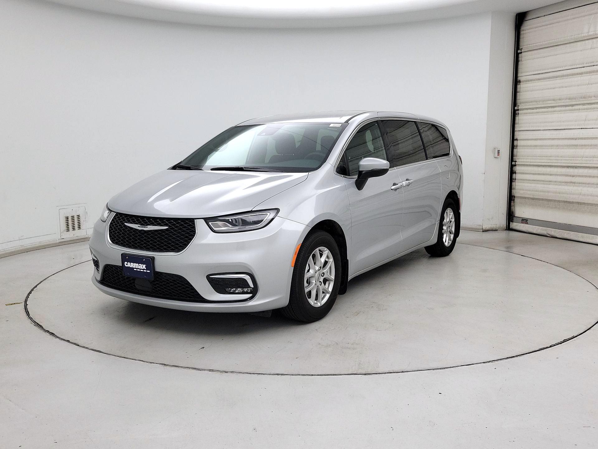 Thumbnail: 2023 Chrysler Pacifica - 3