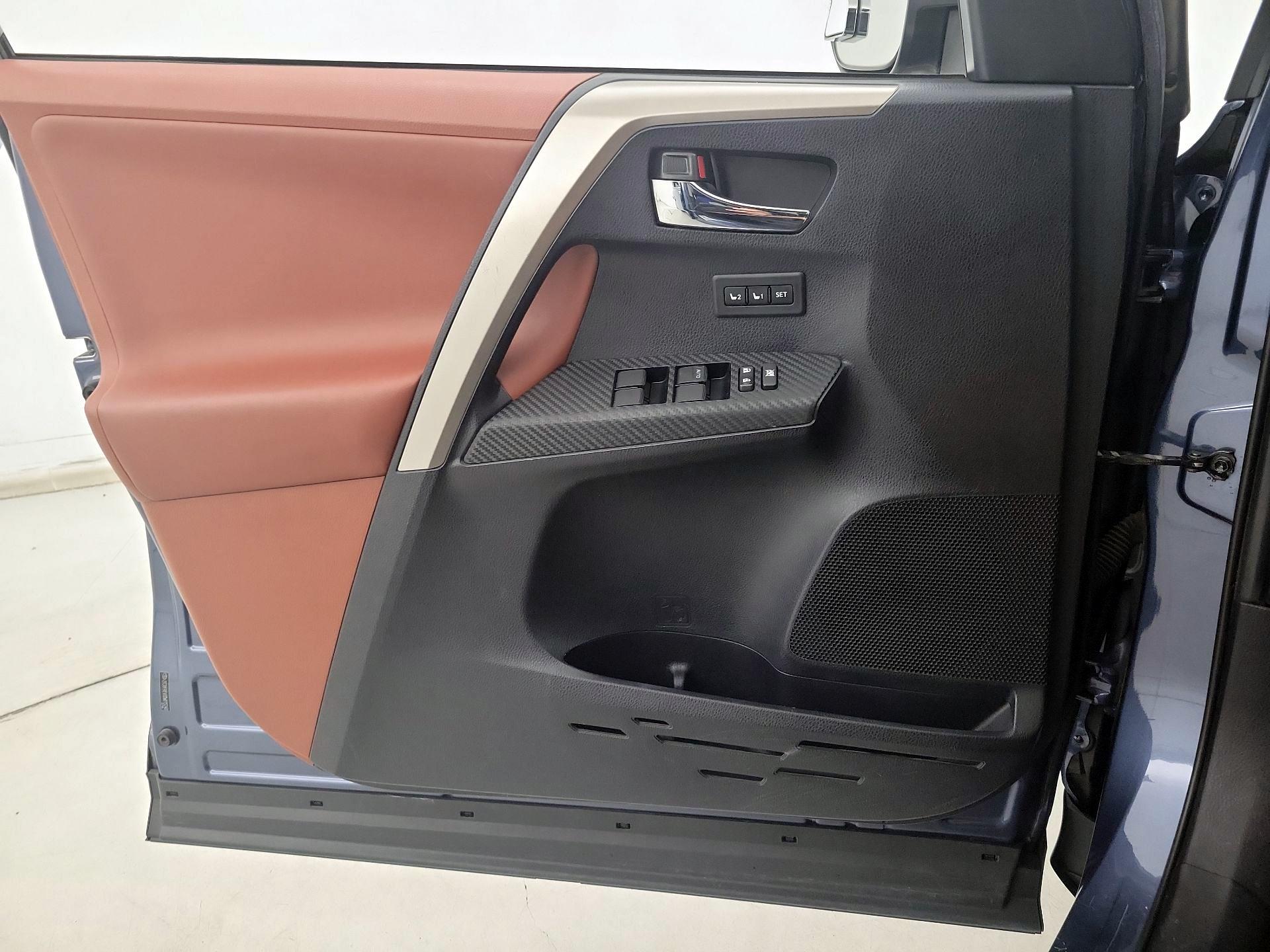 Thumbnail: 2013 Toyota RAV4 - 12