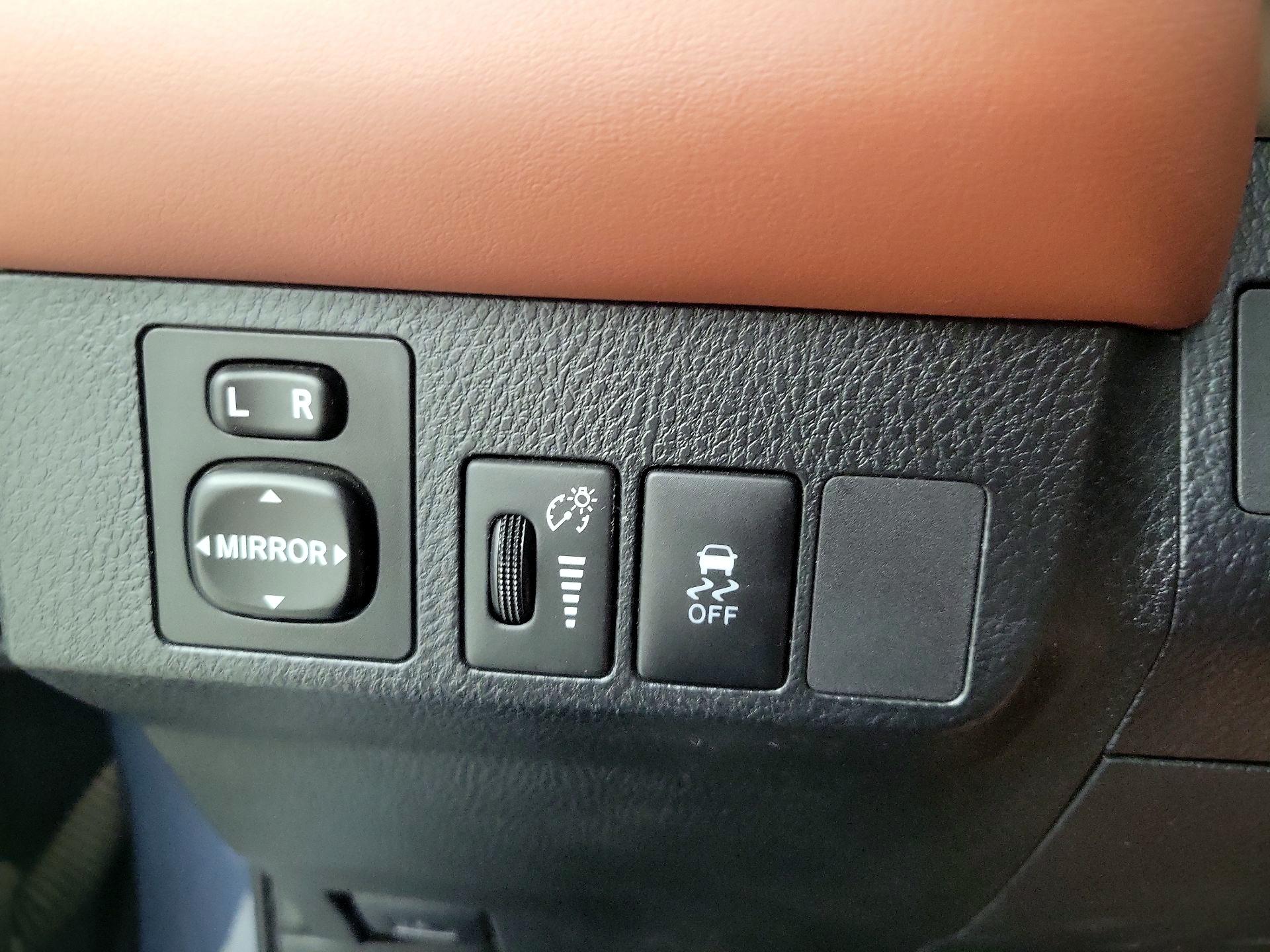Thumbnail: 2013 Toyota RAV4 - 13