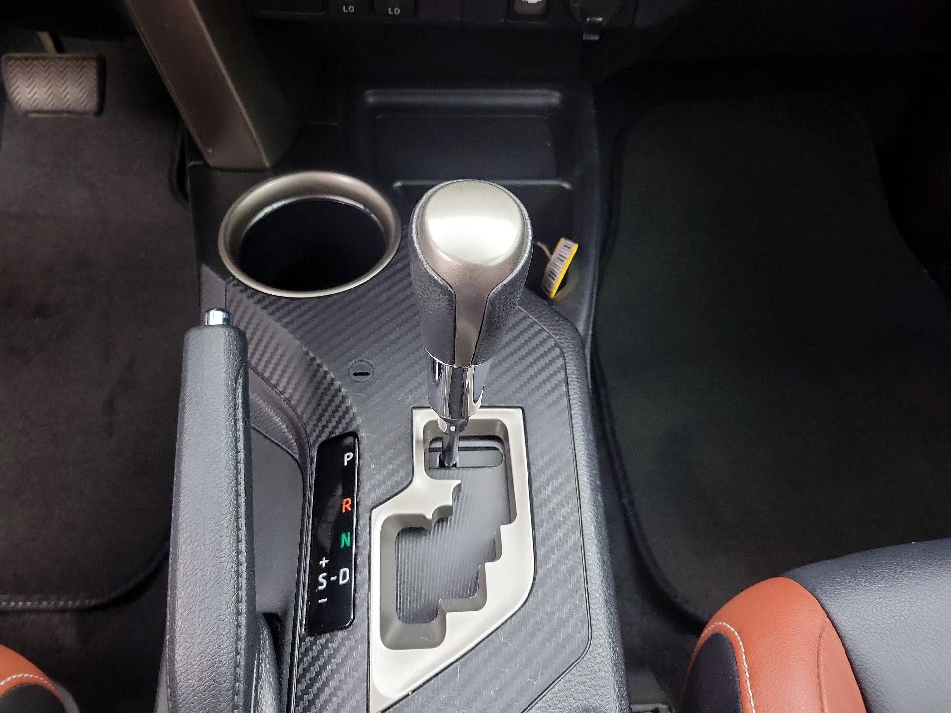Thumbnail: 2013 Toyota RAV4 - 17