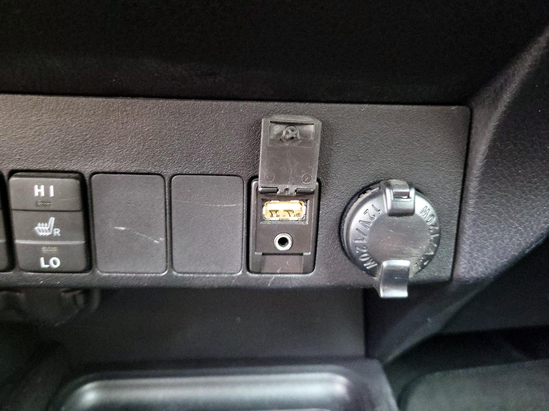 Thumbnail: 2013 Toyota RAV4 - 18