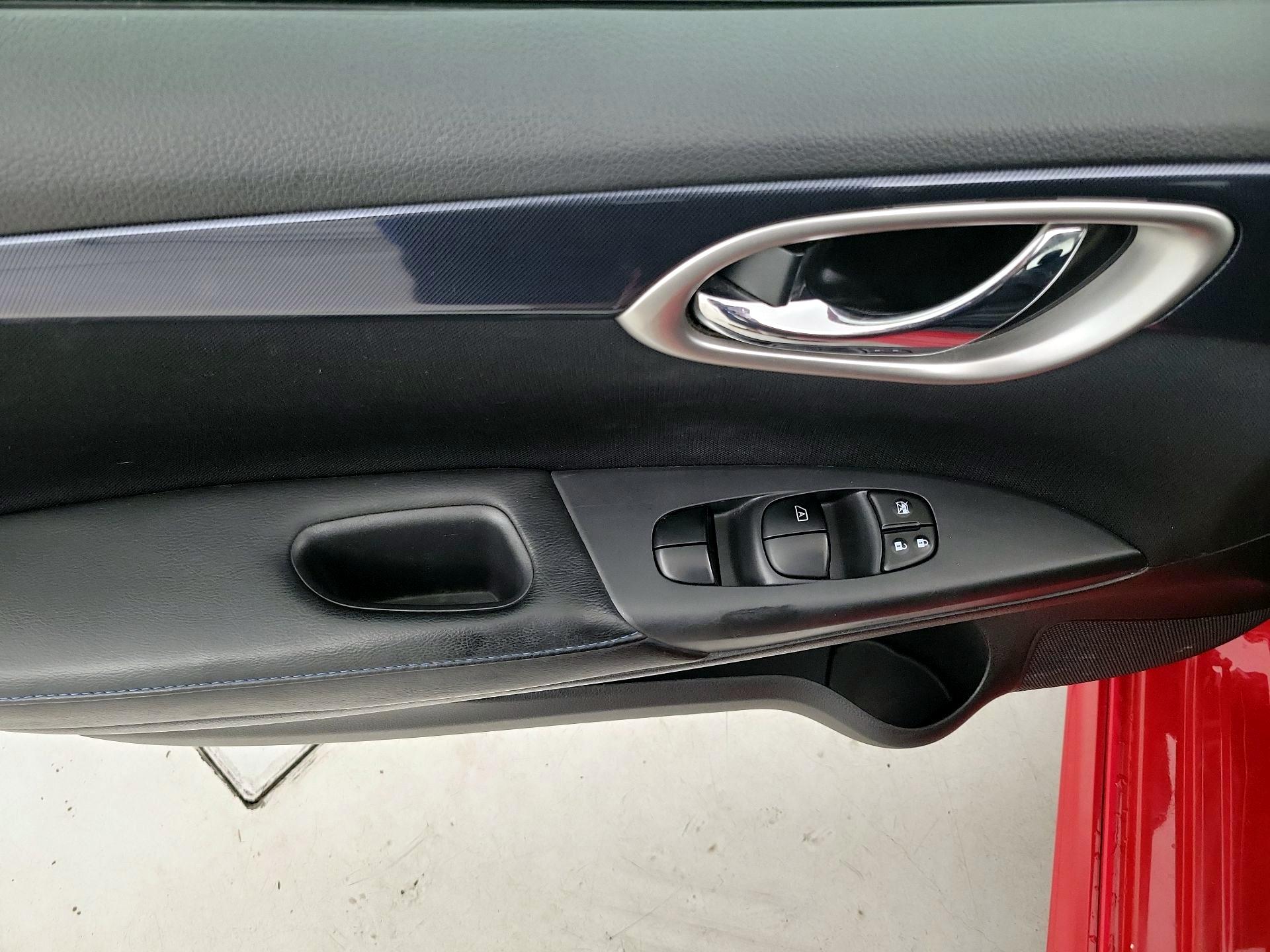 Thumbnail: 2016 Nissan Sentra - 12