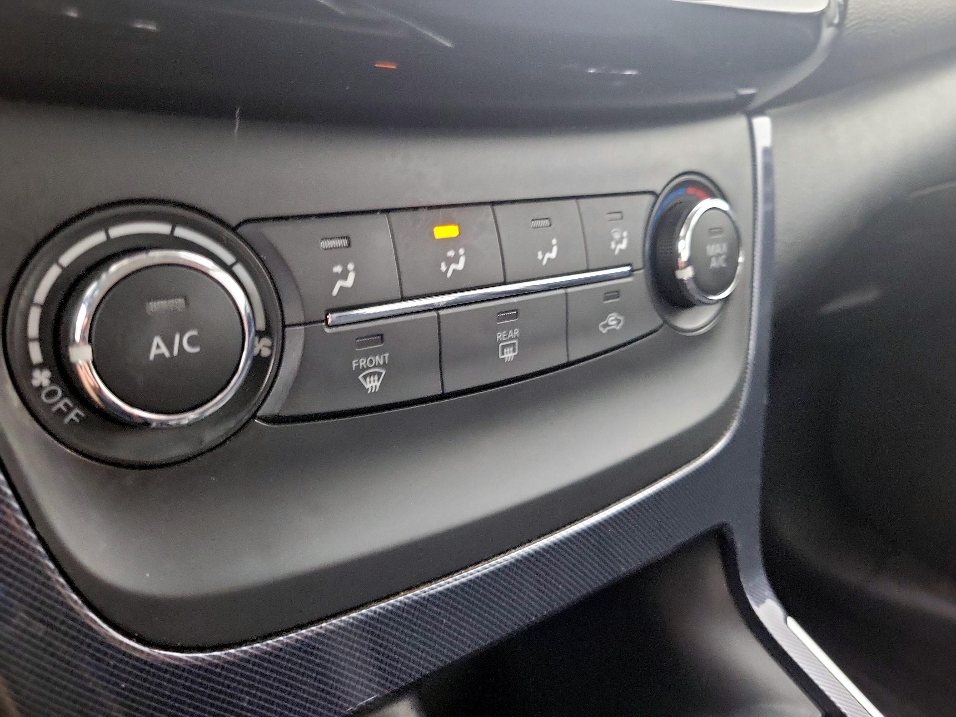 Thumbnail: 2016 Nissan Sentra - 16