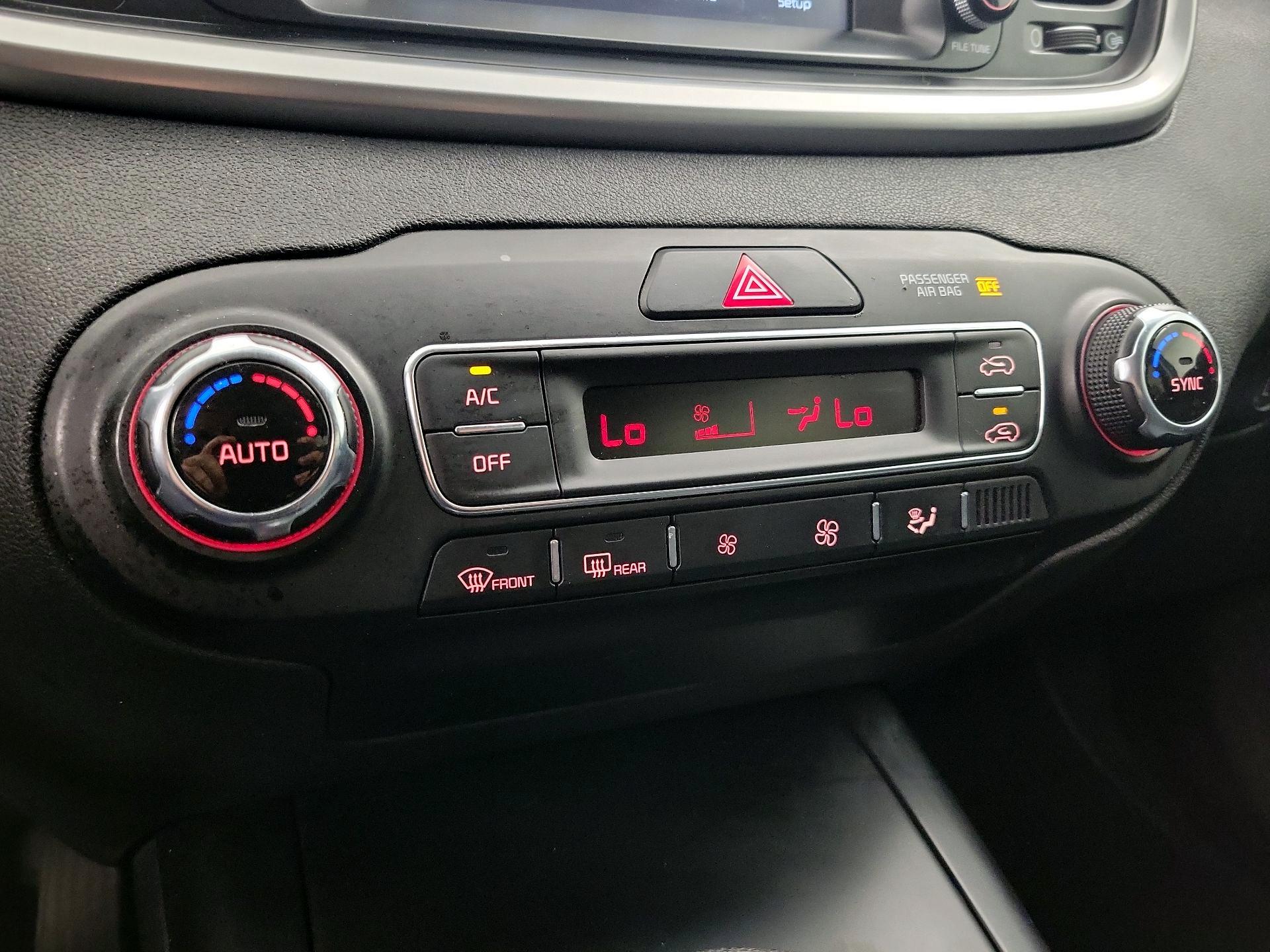 Thumbnail: 2019 Kia Sorento - 16