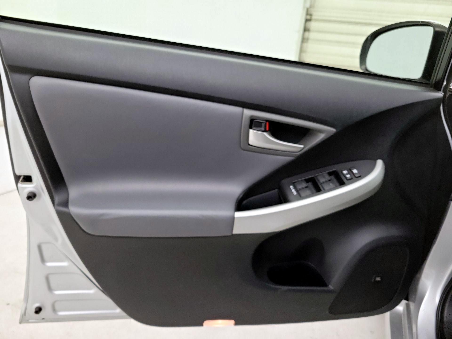 Thumbnail: 2014 Toyota Prius - 12
