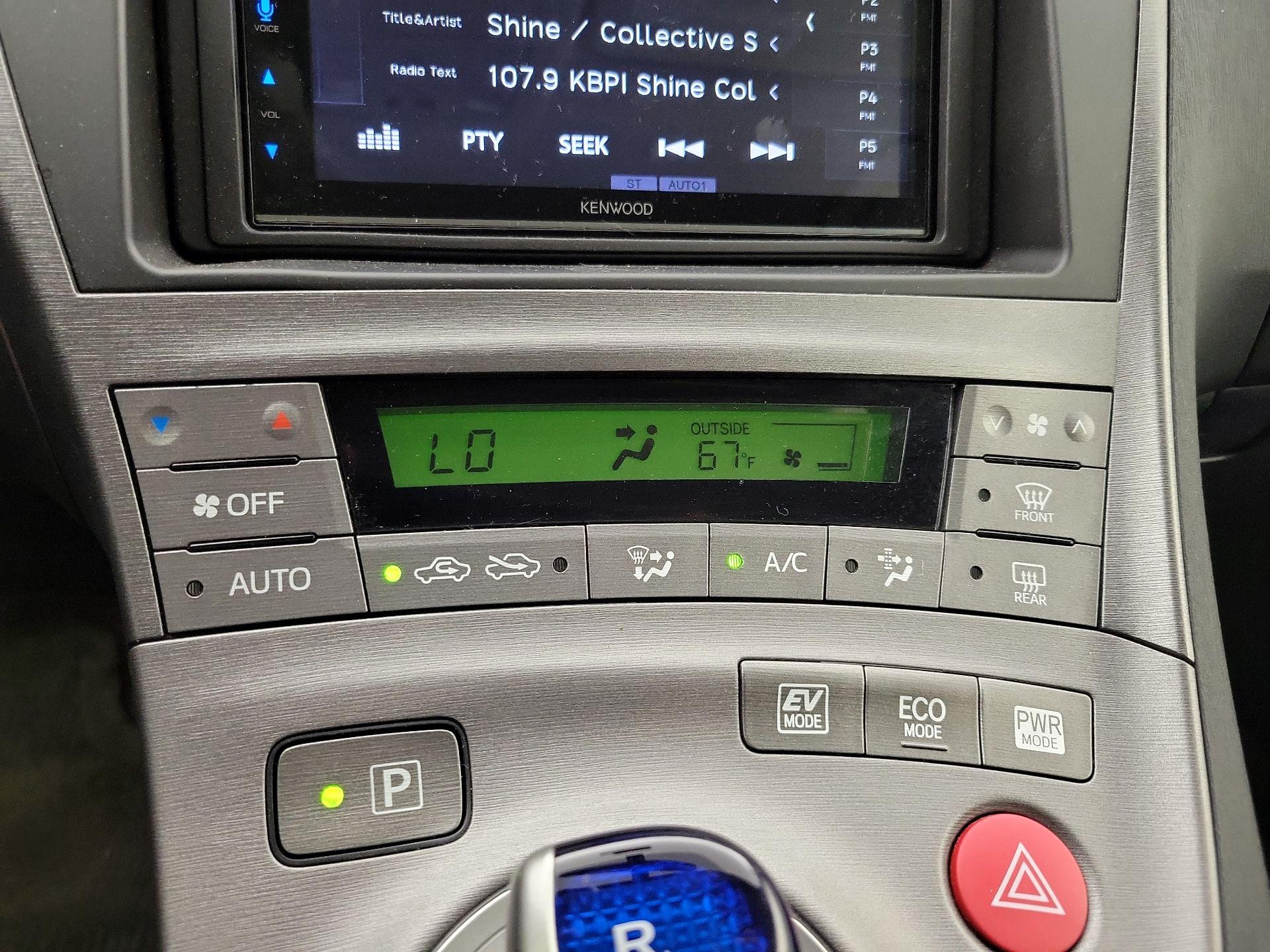 Thumbnail: 2014 Toyota Prius - 16