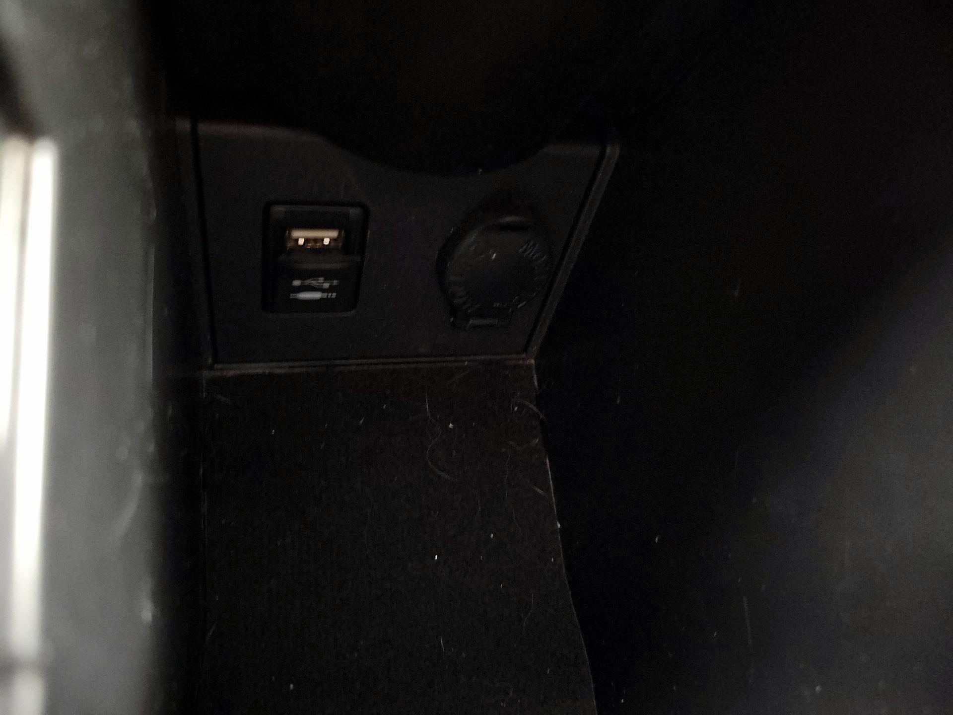 Thumbnail: 2014 Toyota Prius - 18