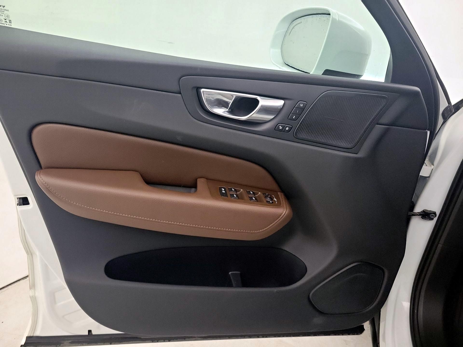 Thumbnail: 2020 Volvo XC60 - 12