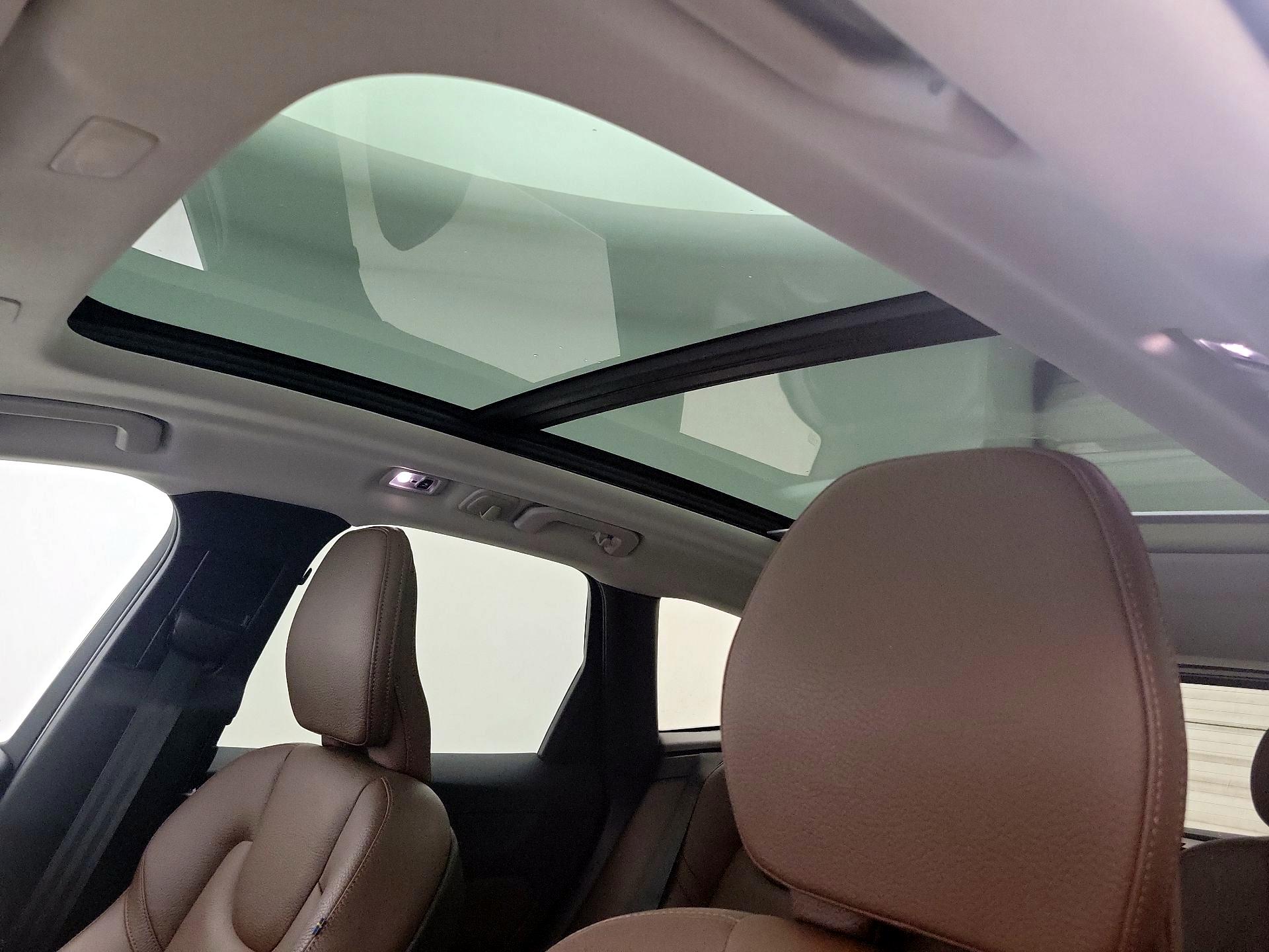 Thumbnail: 2020 Volvo XC60 - 20
