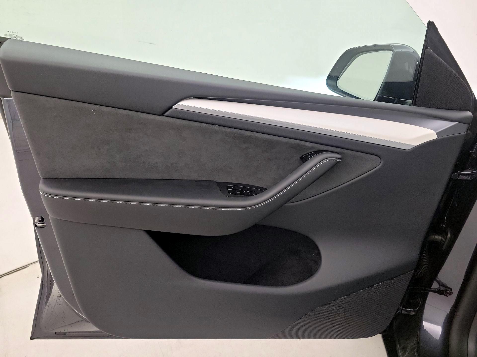 Thumbnail: 2025 Tesla Model Y - 12