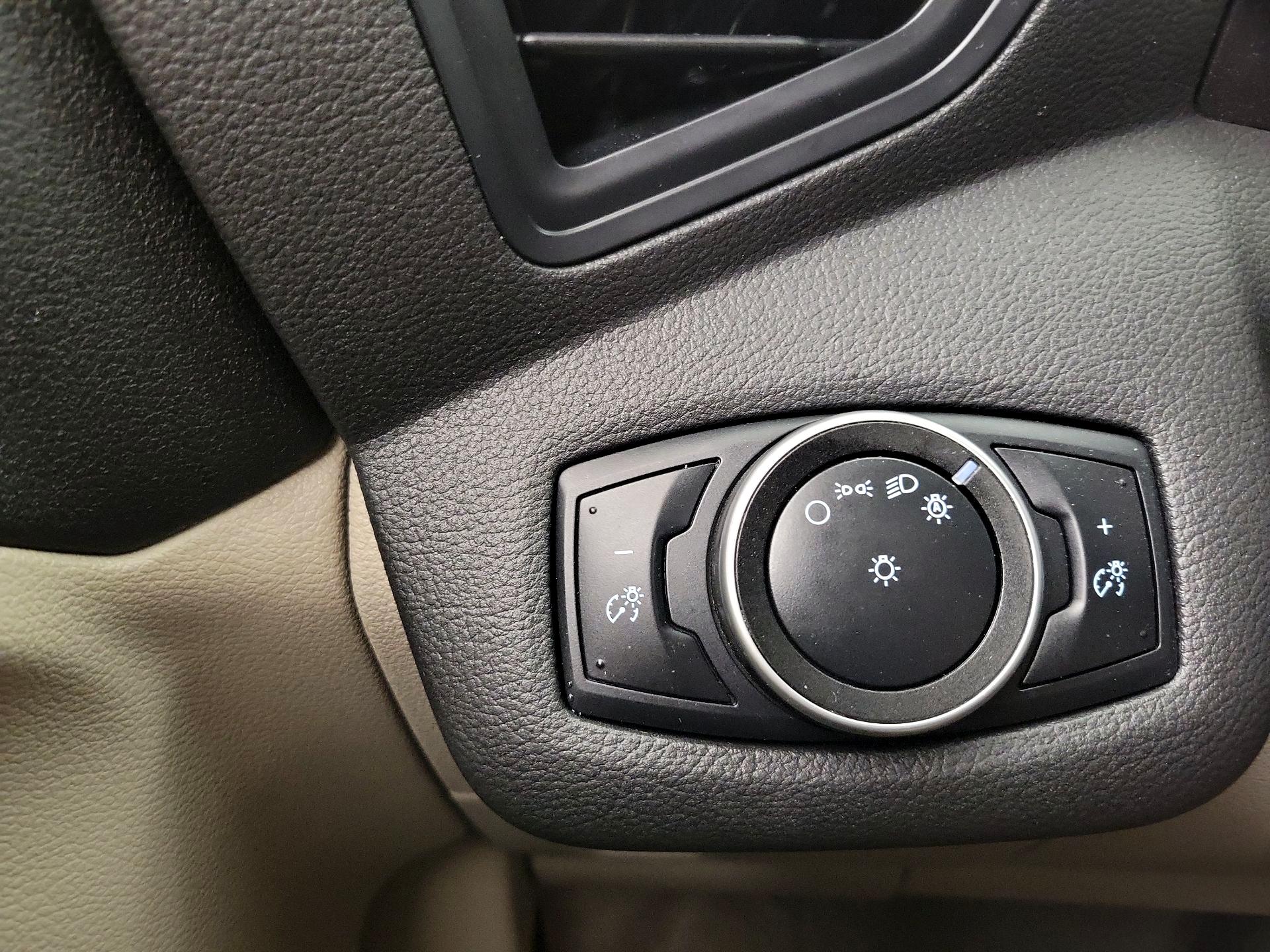 Thumbnail: 2016 Ford C-Max - 13