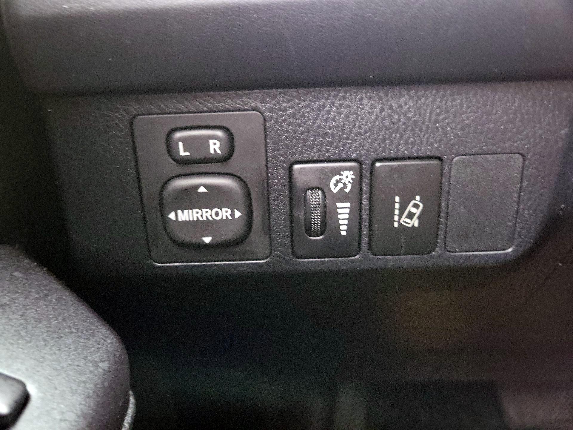 Thumbnail: 2018 Toyota RAV4 - 13