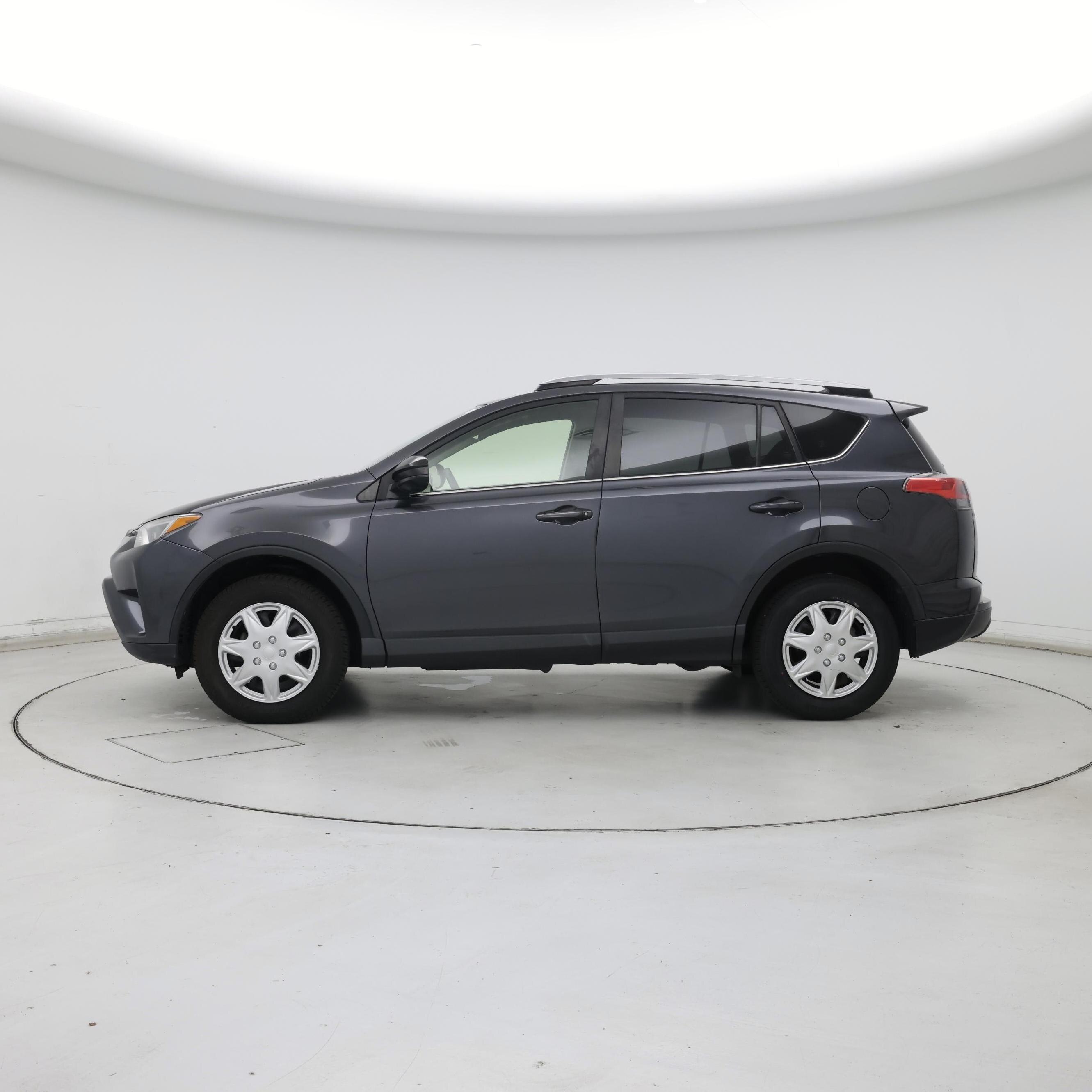 Thumbnail: 2018 Toyota RAV4 - 3