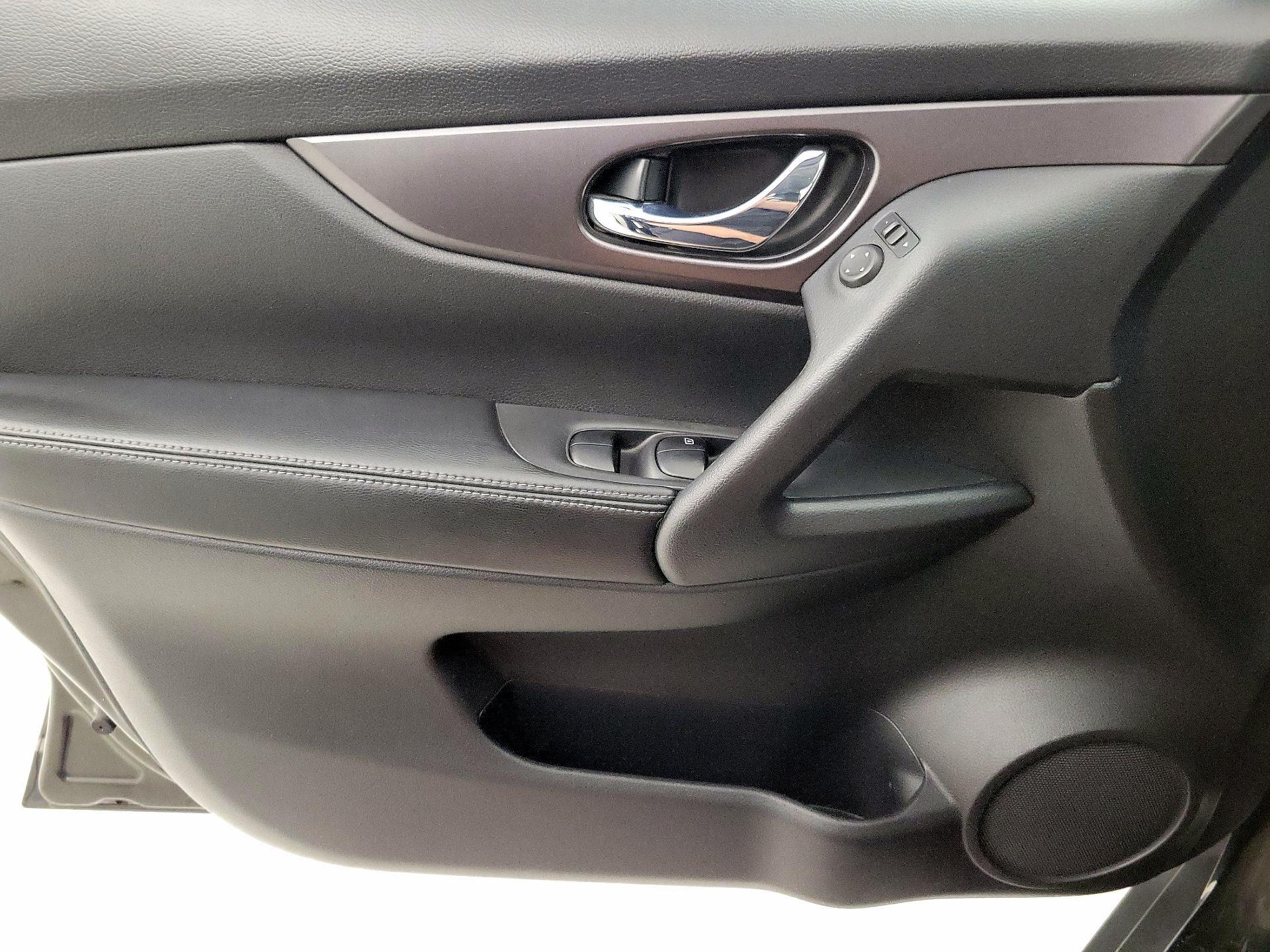 Thumbnail: 2016 Nissan Rogue - 12