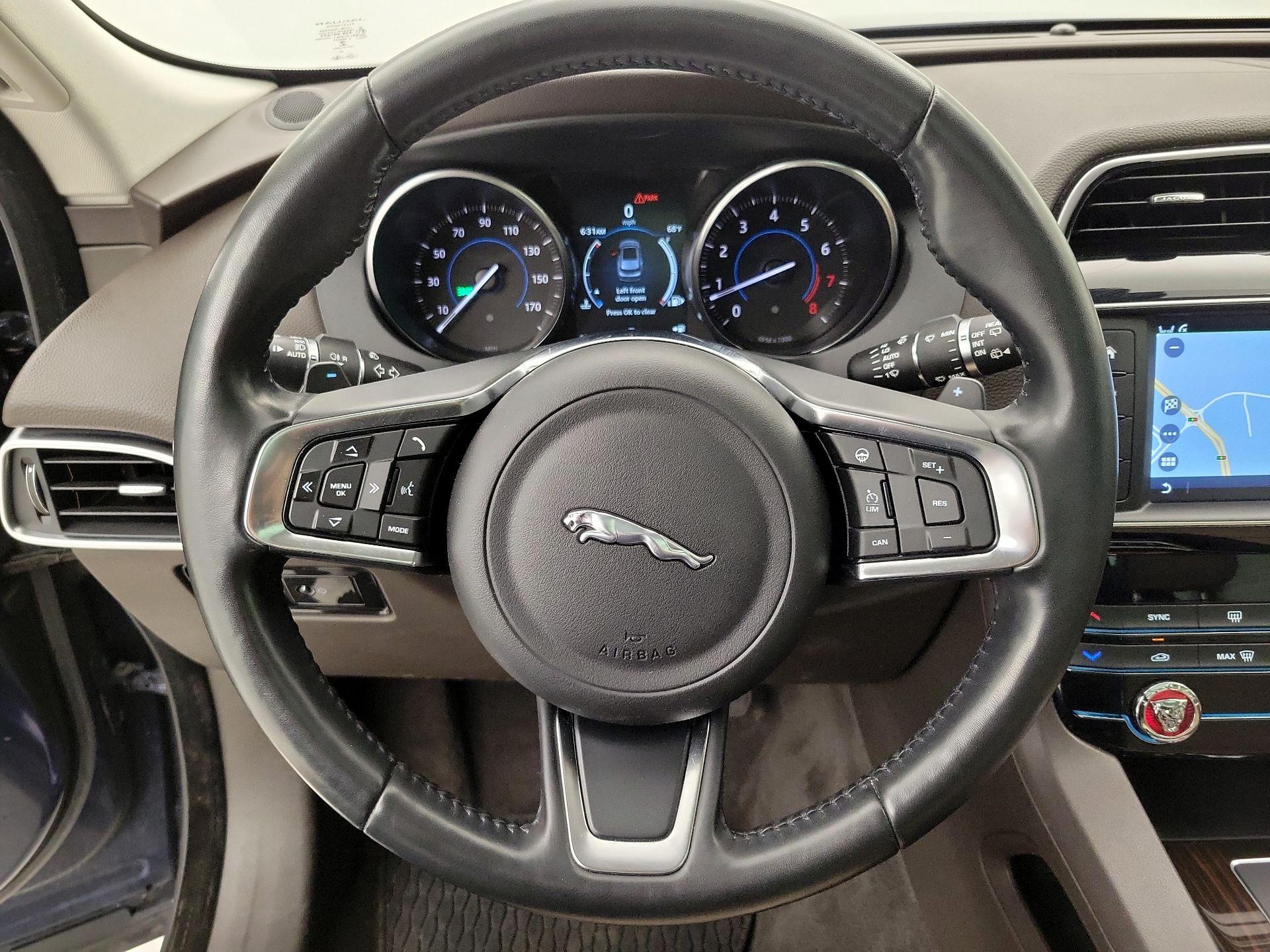 Thumbnail: 2018 Jaguar F-Pace - 10