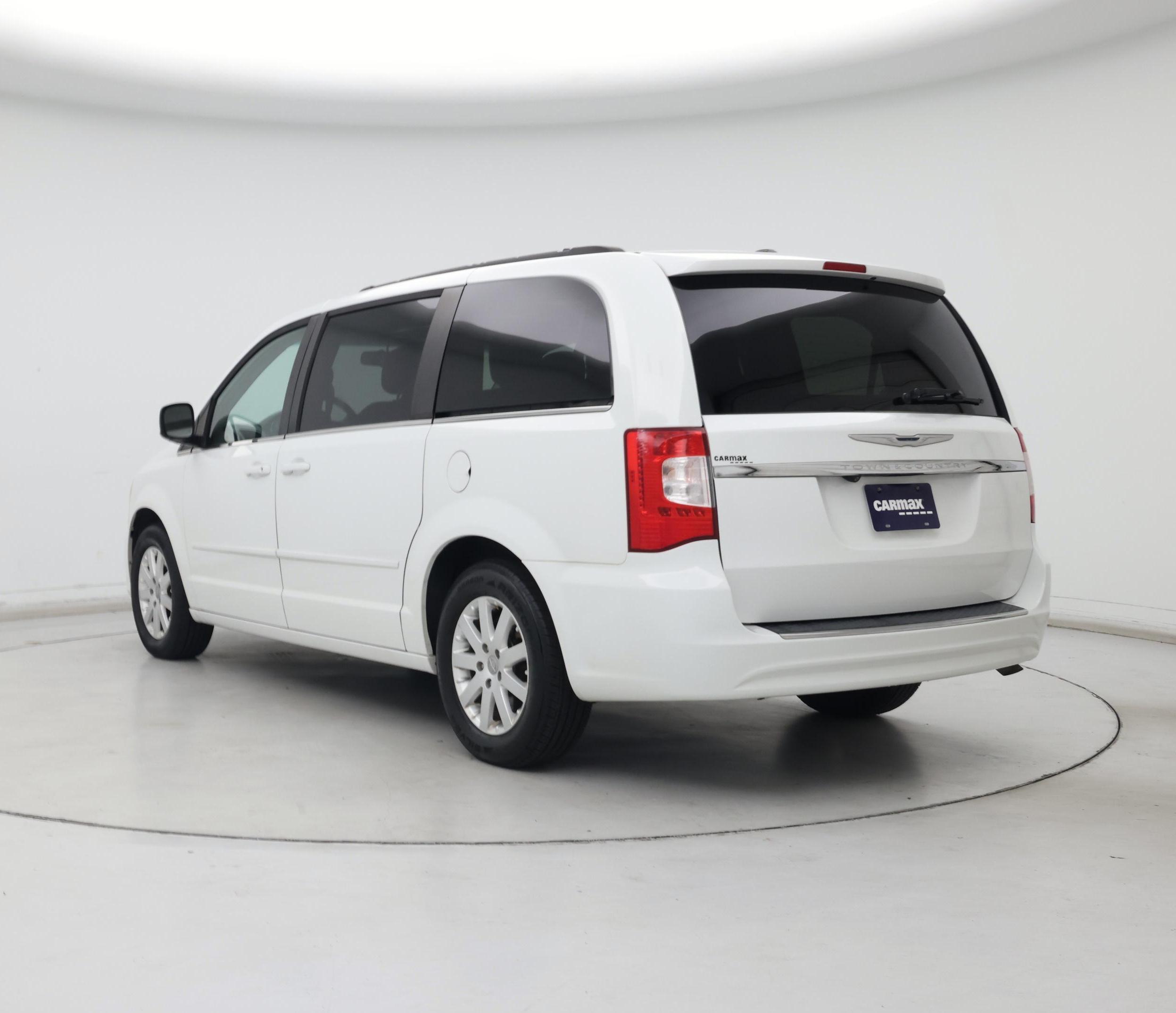 Thumbnail: 2015 Chrysler Town & Country - 2