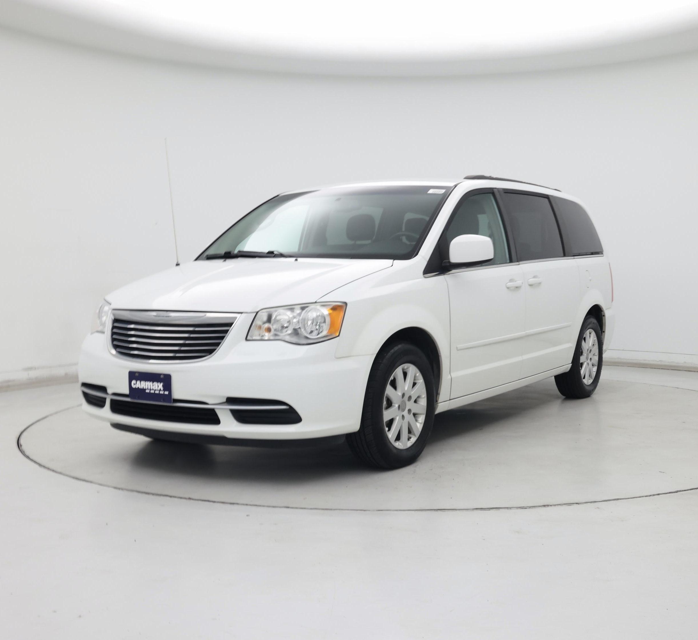 Thumbnail: 2015 Chrysler Town & Country - 4