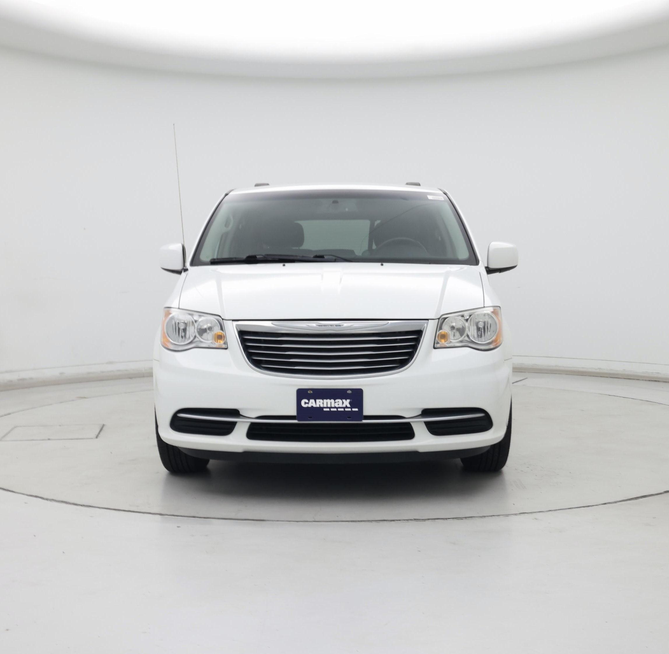 Thumbnail: 2015 Chrysler Town & Country - 5