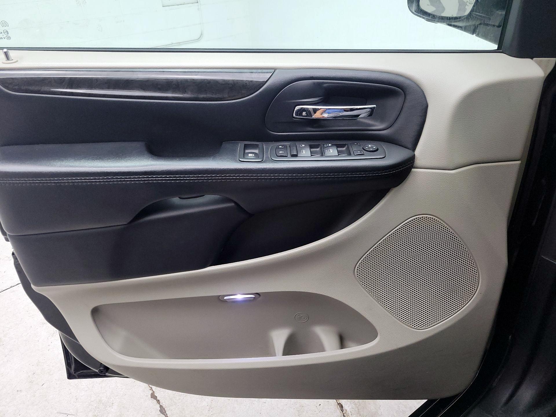 Thumbnail: 2019 Dodge Grand Caravan - 12