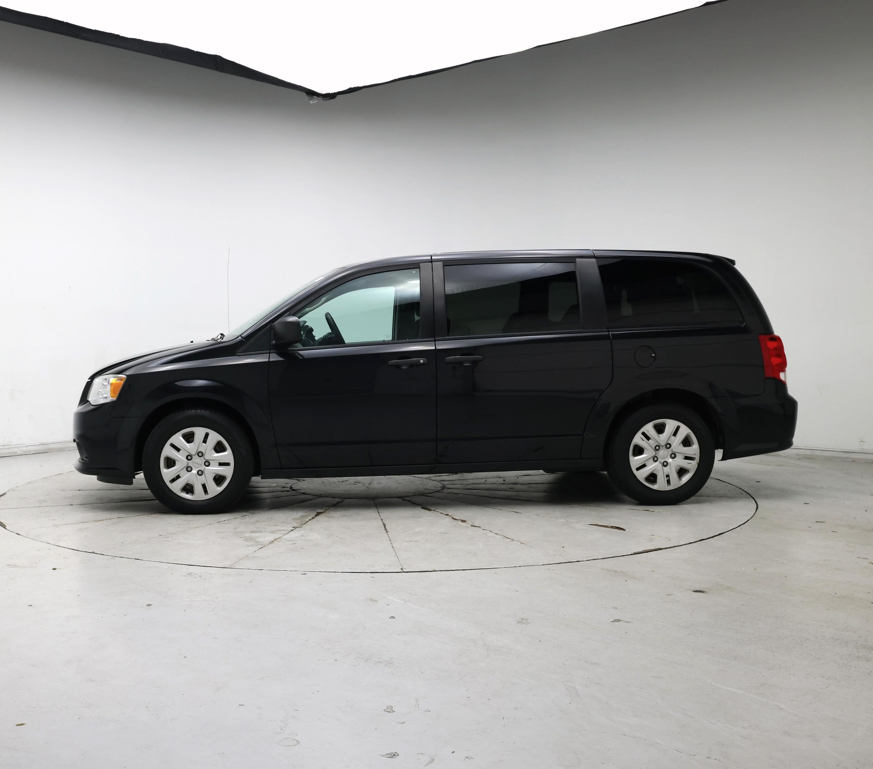 Thumbnail: 2019 Dodge Grand Caravan - 3