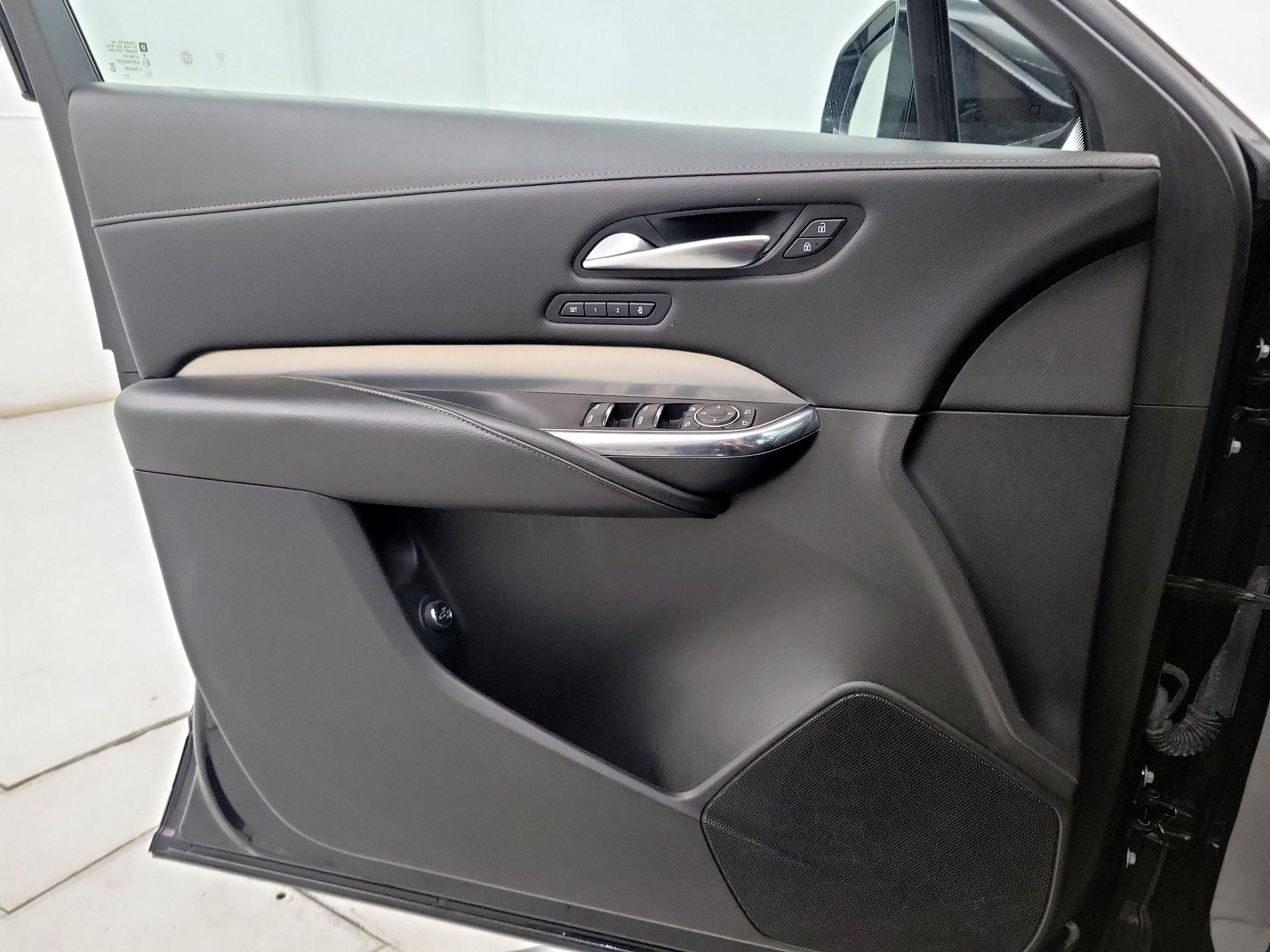 Thumbnail: 2023 Cadillac XT4 - 10