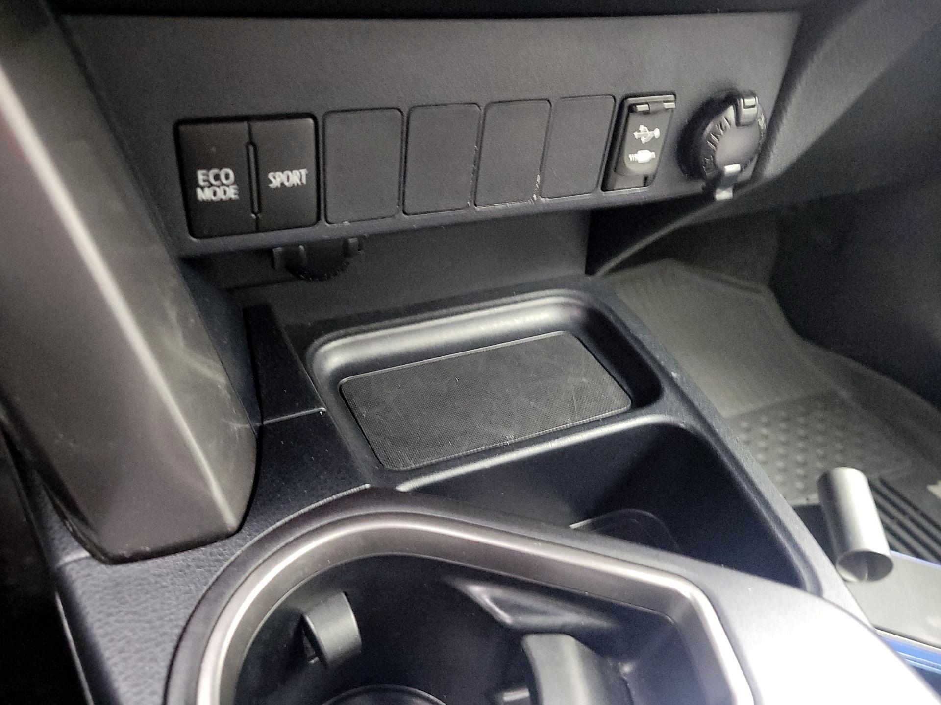 Thumbnail: 2018 Toyota RAV4 - 18