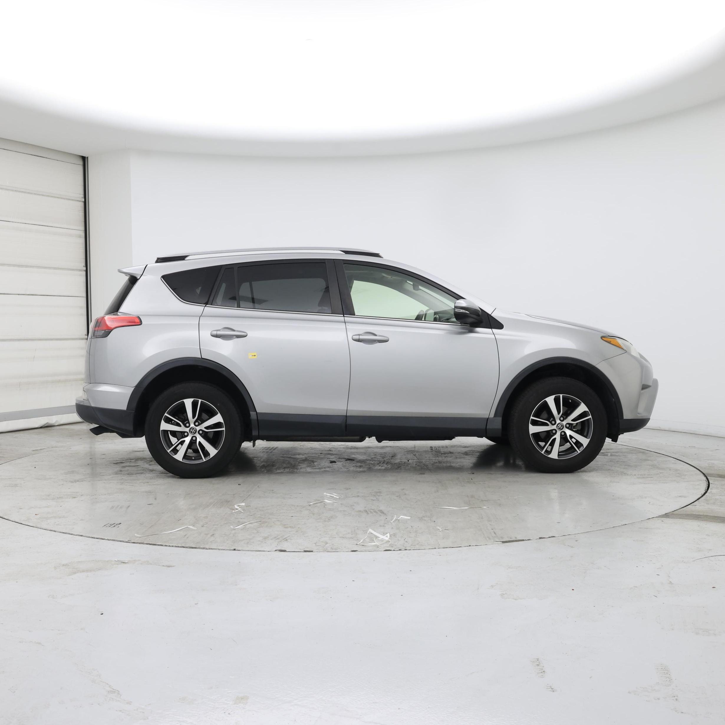 Thumbnail: 2018 Toyota RAV4 - 7