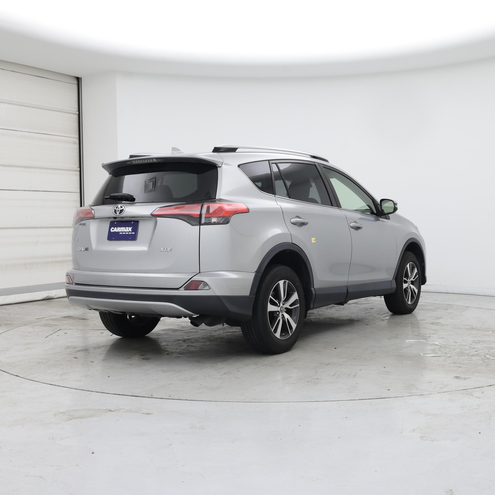 Thumbnail: 2018 Toyota RAV4 - 8