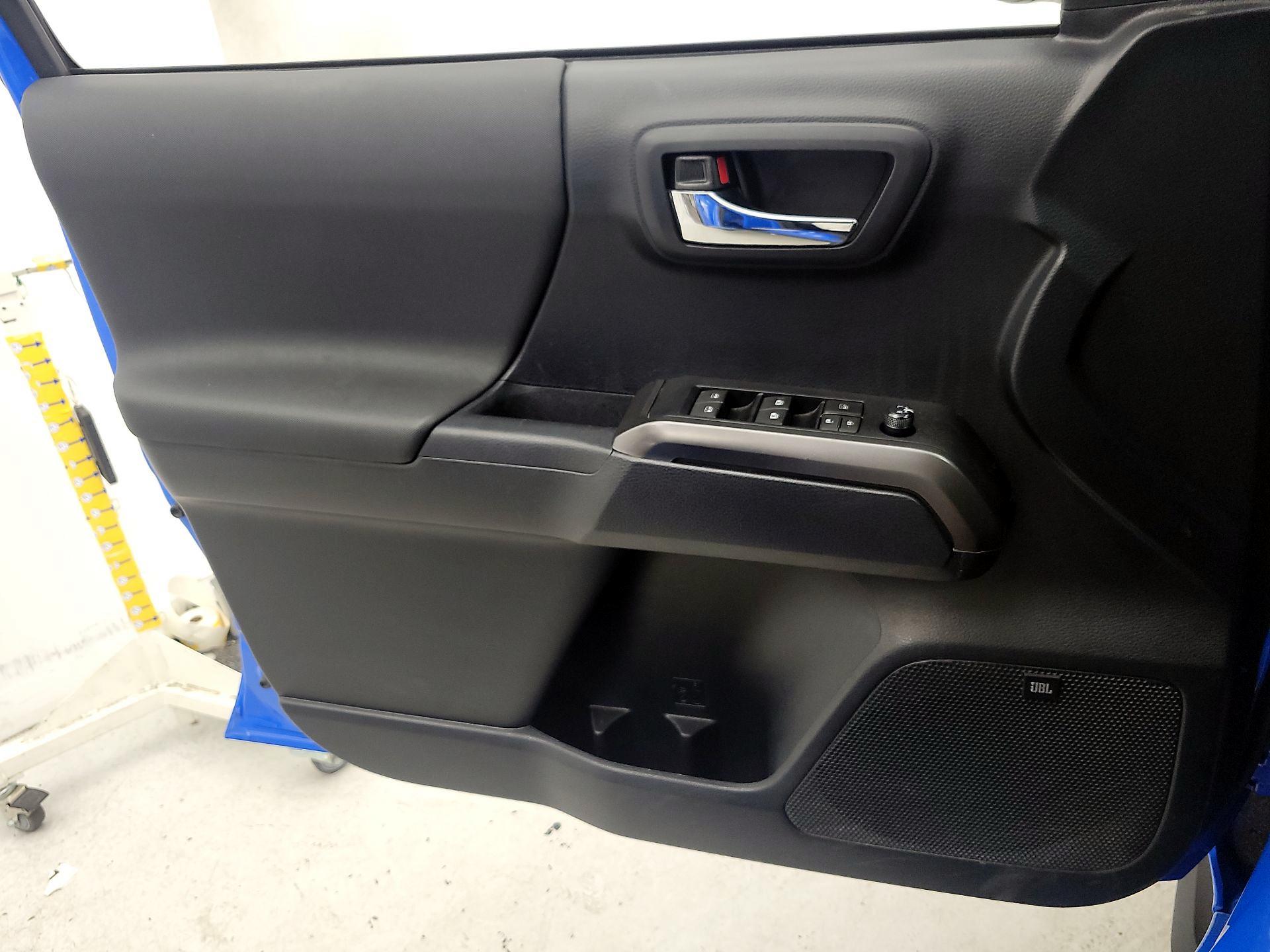 Thumbnail: 2019 Toyota Tacoma - 12