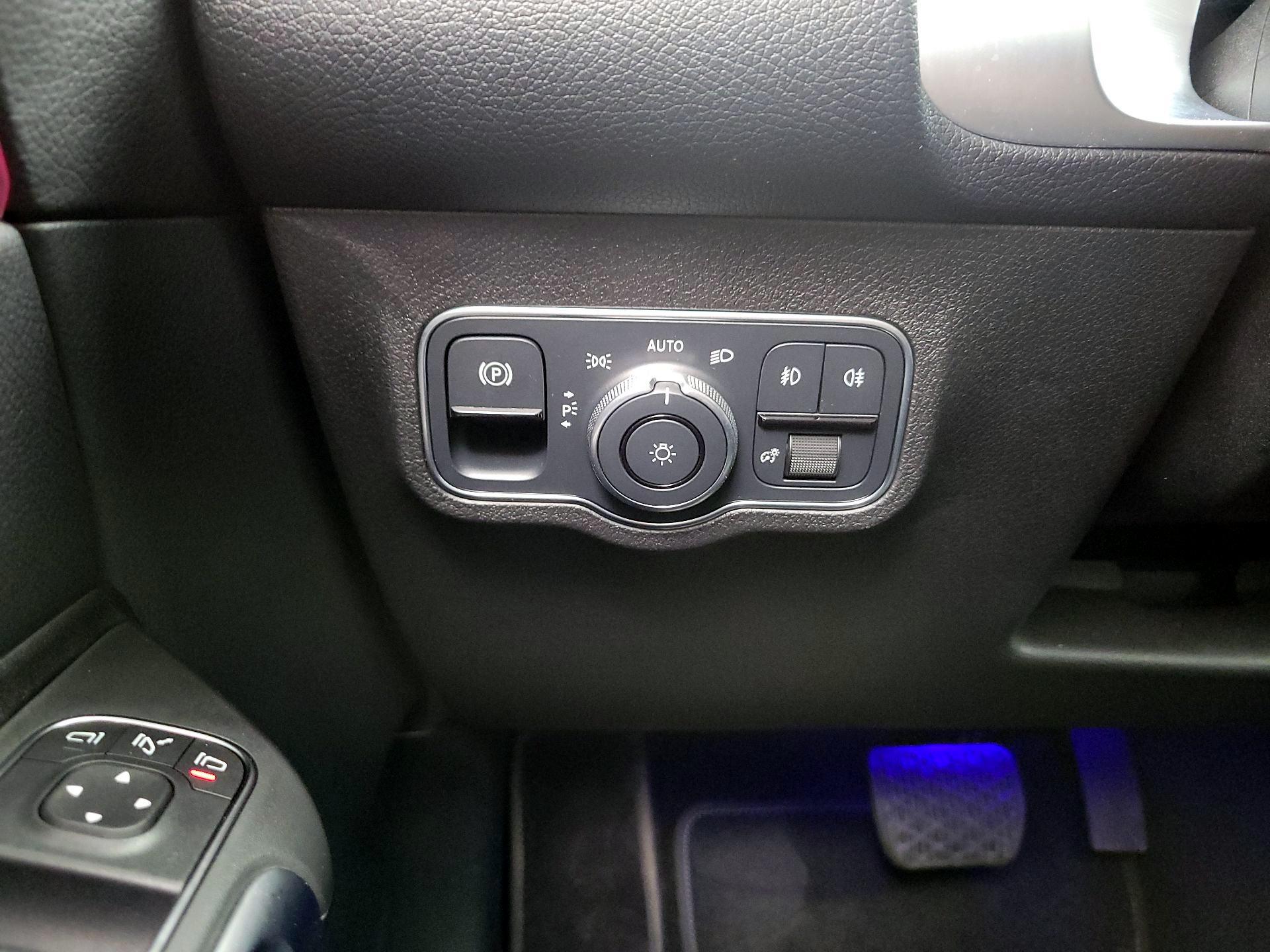 Thumbnail: 2022 Mercedes-Benz GLB - 13