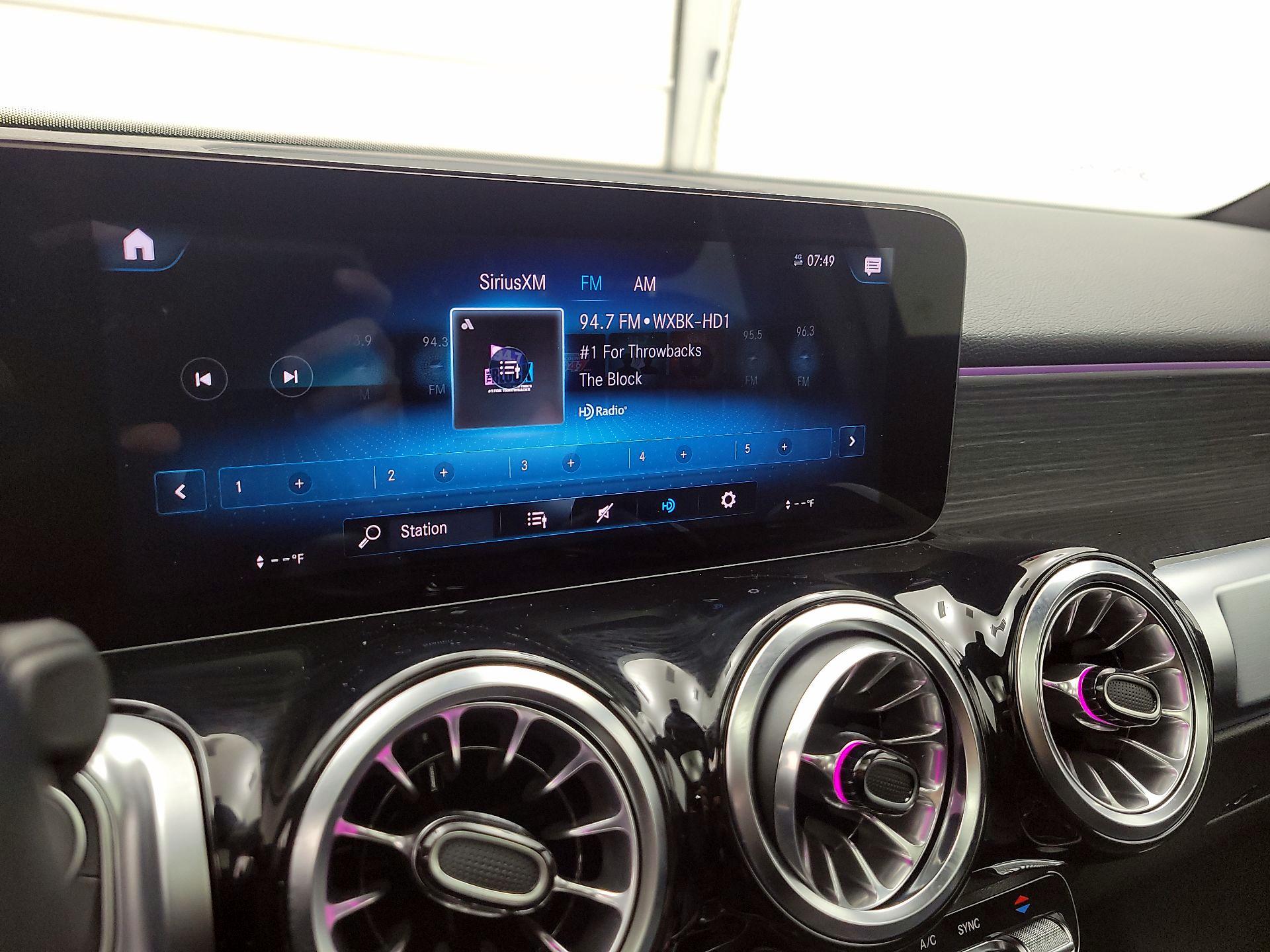 Thumbnail: 2022 Mercedes-Benz GLB - 15