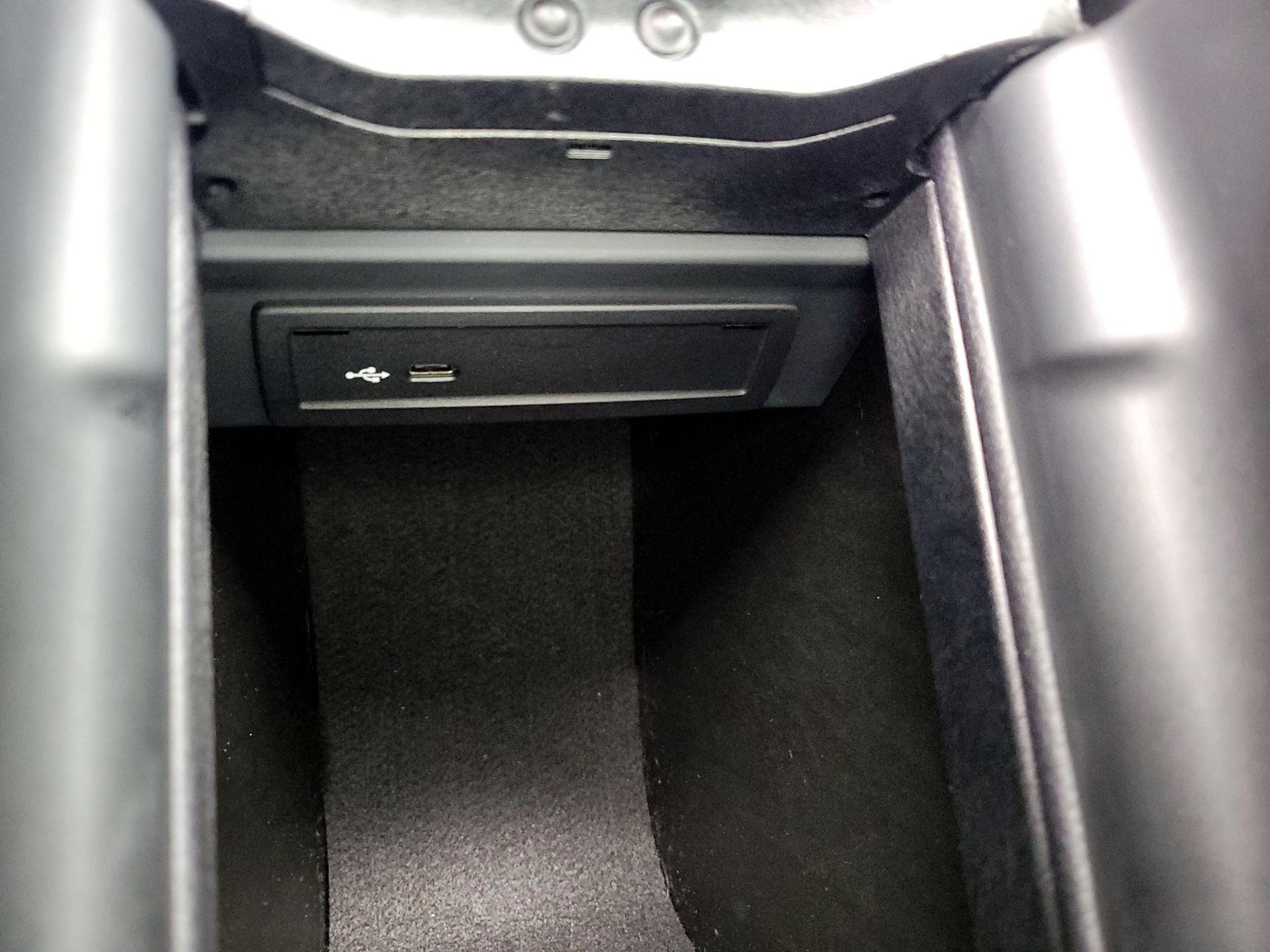 Thumbnail: 2022 Mercedes-Benz GLB - 18