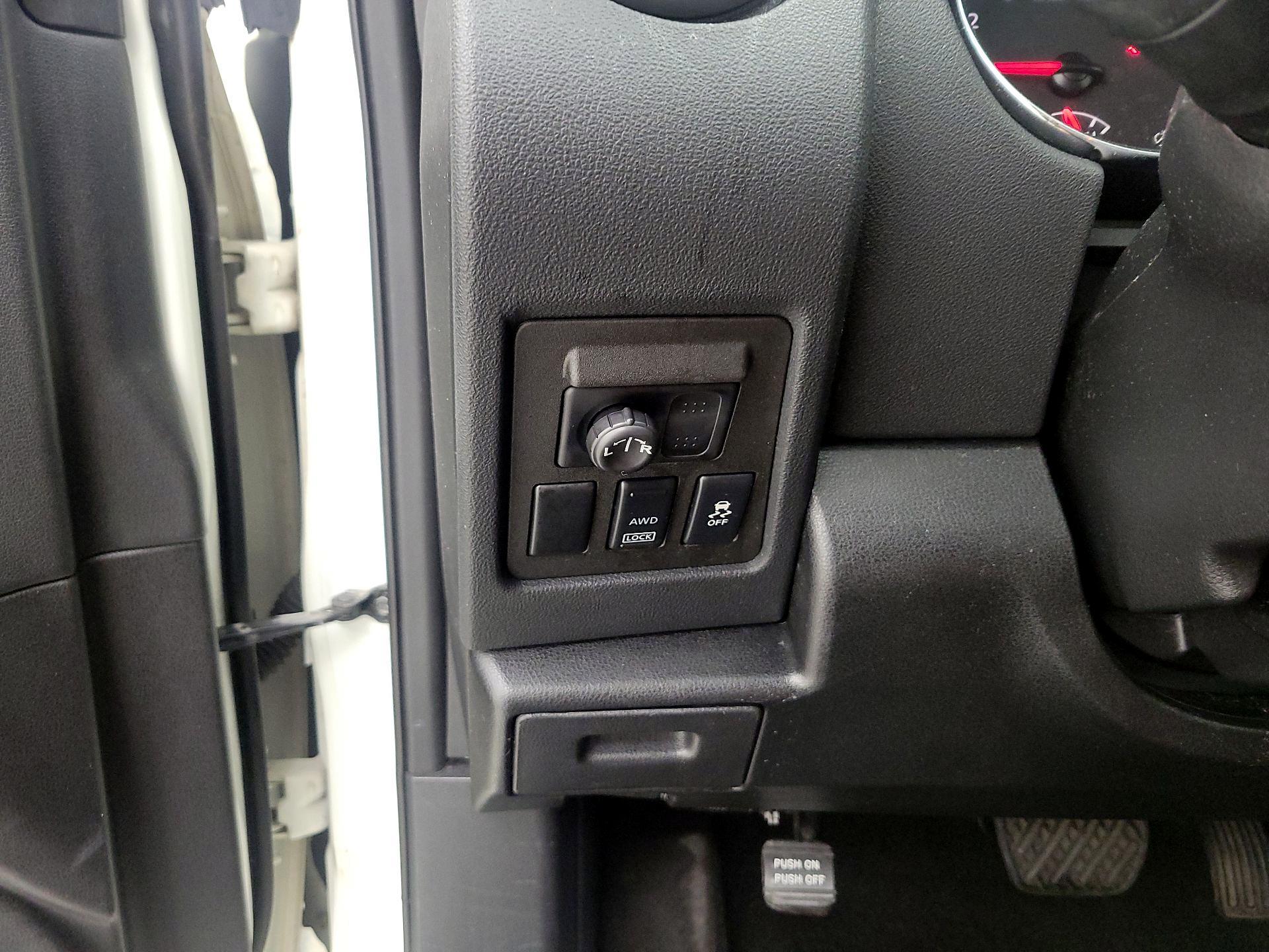 Thumbnail: 2013 Nissan Rogue - 13