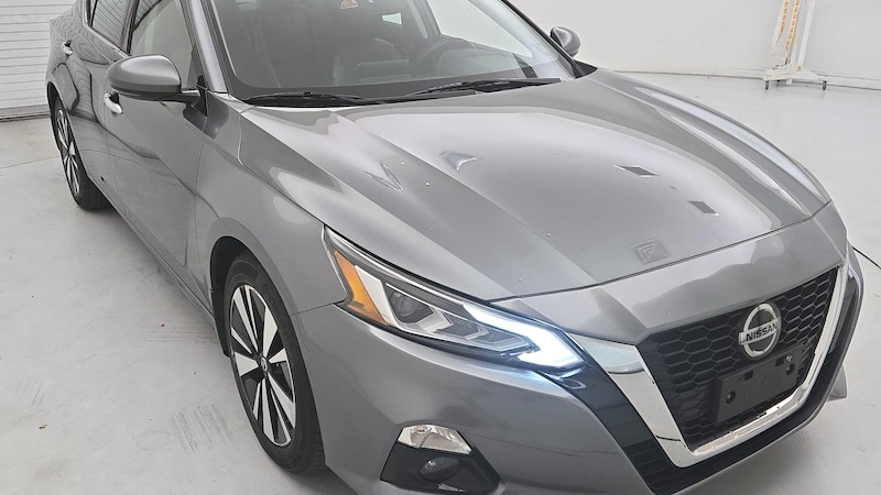 2019 Nissan Altima SL Hero Image