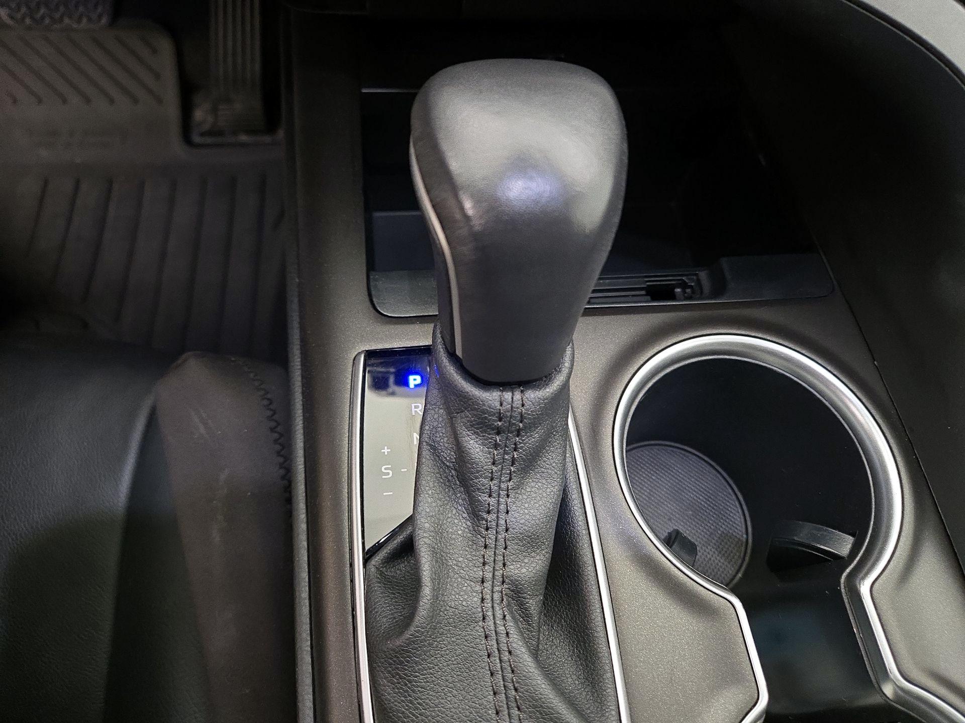 Thumbnail: 2022 Toyota Camry - 14