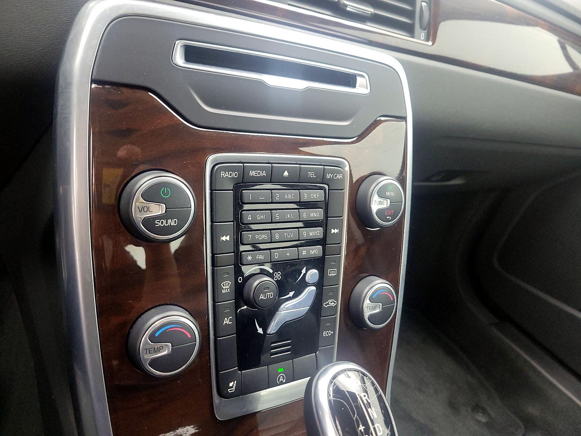 Thumbnail: 2015 Volvo S80 - 15