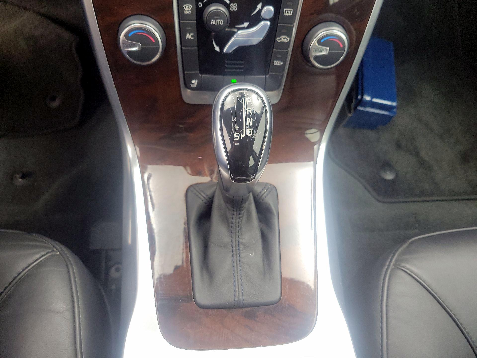 Thumbnail: 2015 Volvo S80 - 16