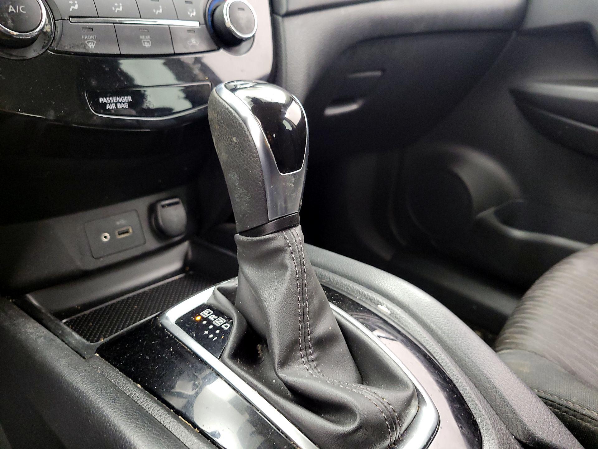 Thumbnail: 2019 Nissan Rogue - 16