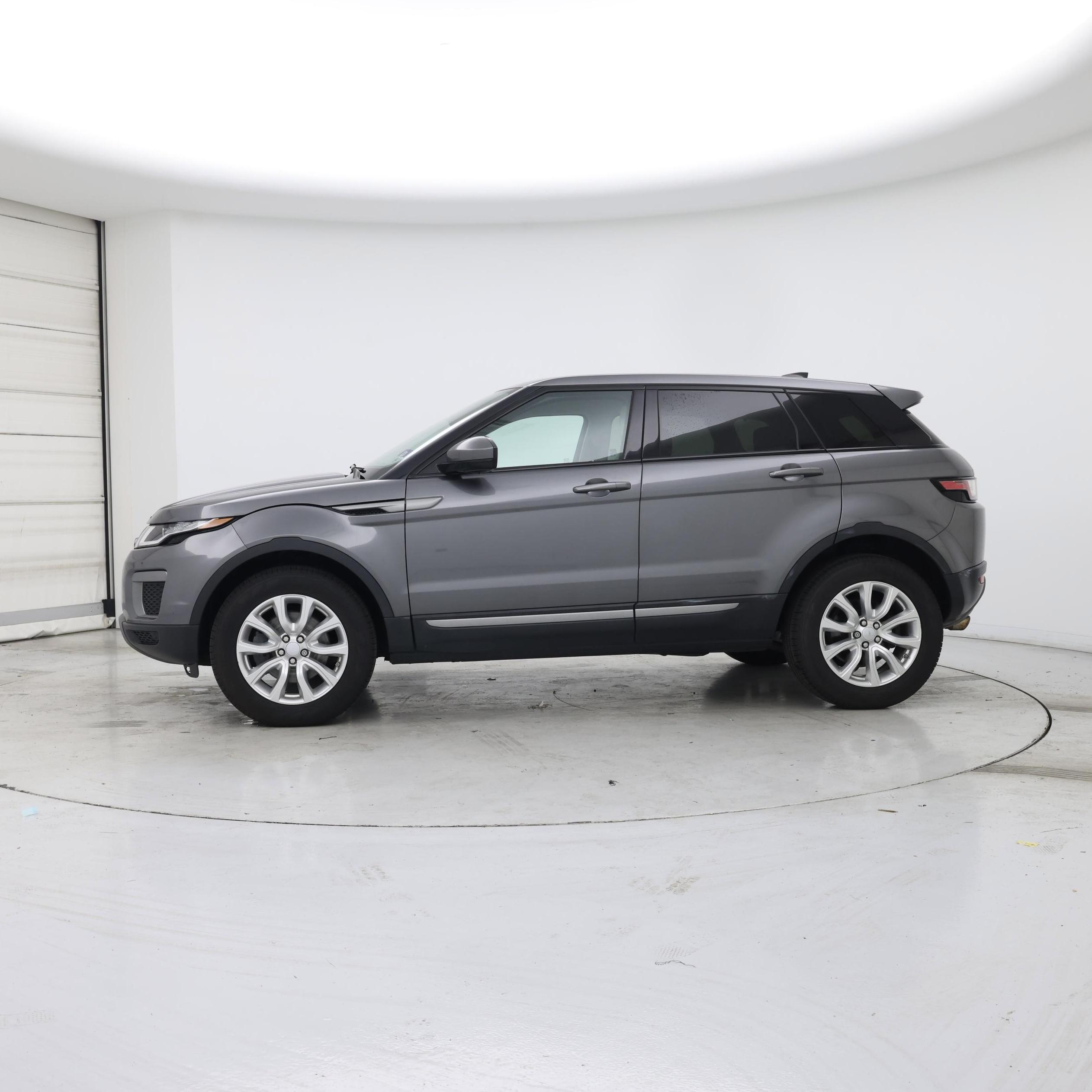 Thumbnail: 2017 Land Rover Range Rover Evoque - 3