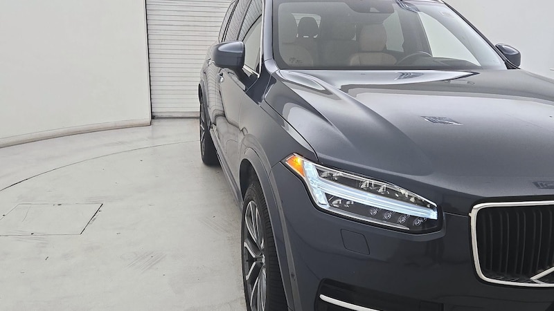 2019 Volvo XC90 T6 Momentum Hero Image