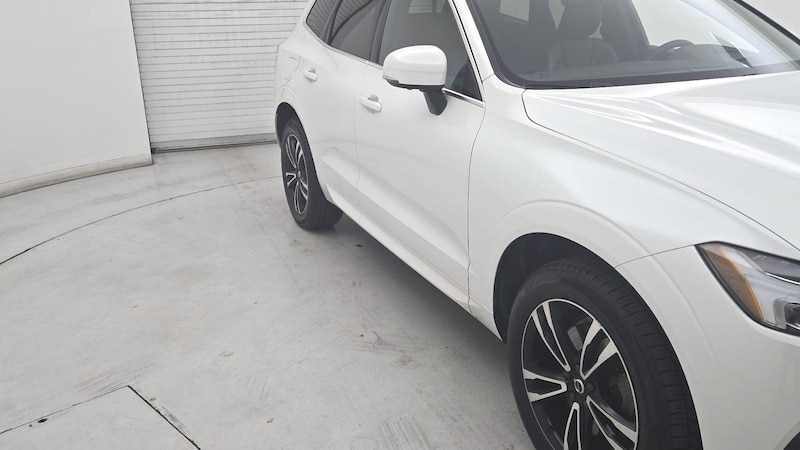 2020 Volvo XC60 T6 Momentum Hero Image