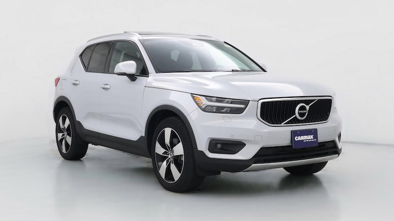 2022 Volvo XC40 T5 Momentum Hero Image