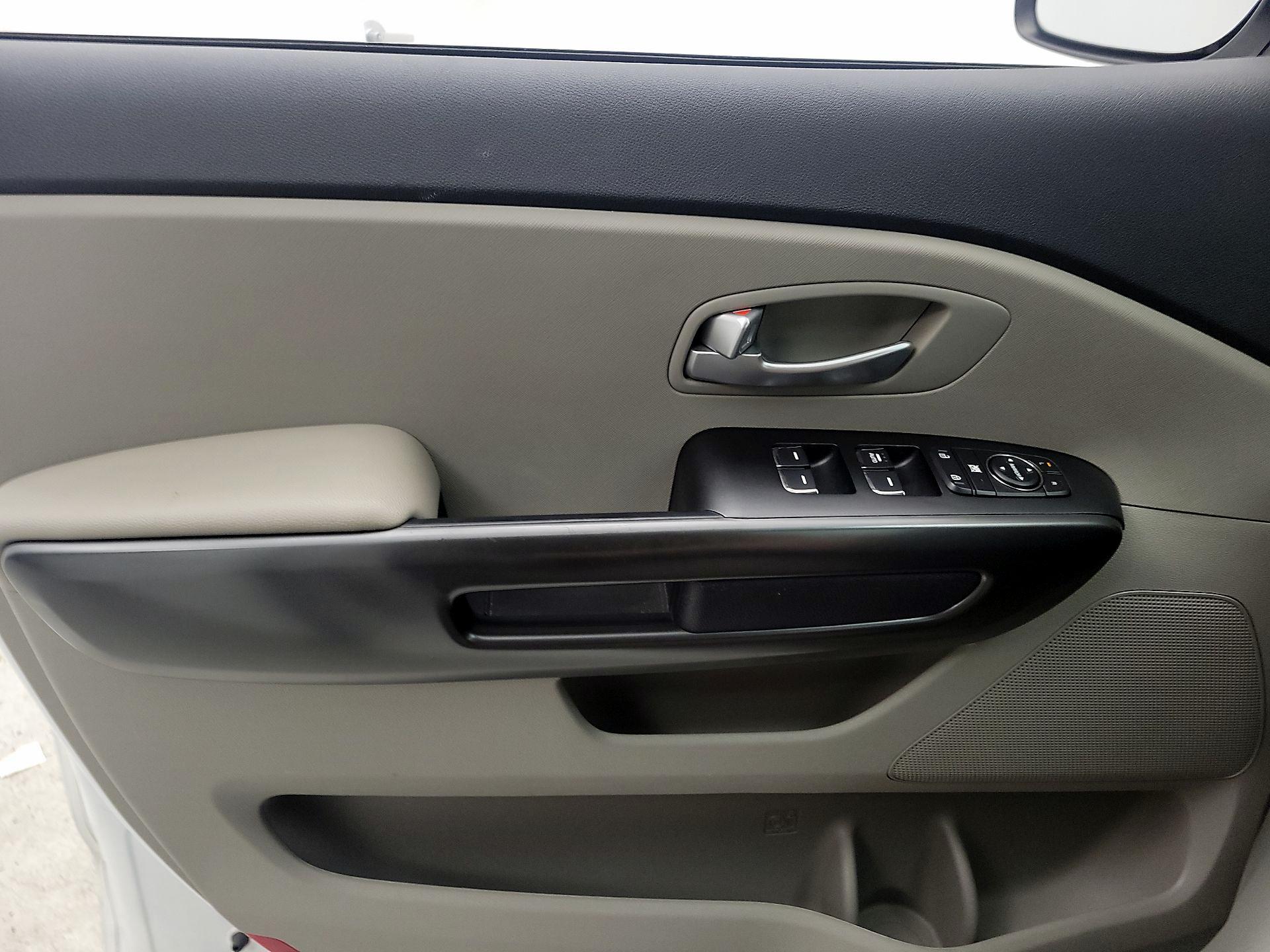Thumbnail: 2019 Kia Sedona - 12