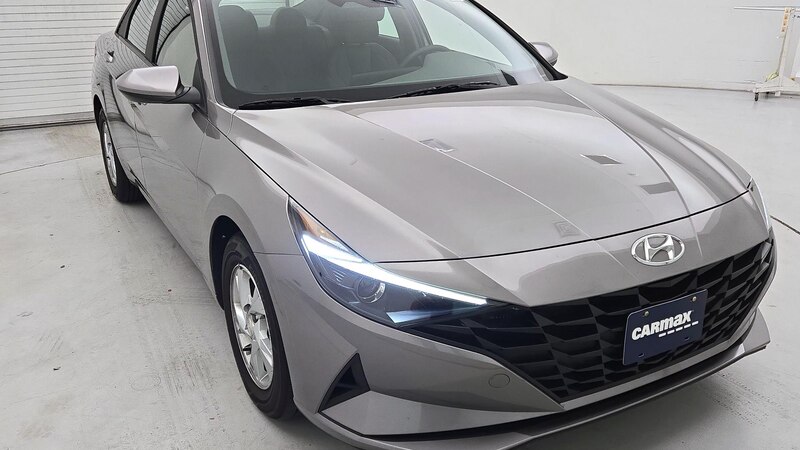 2023 Hyundai Elantra SE Hero Image